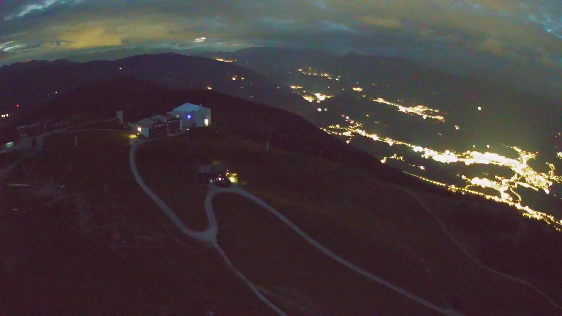 Cima estación de esquí Kronplatz | vista hacia Brunico