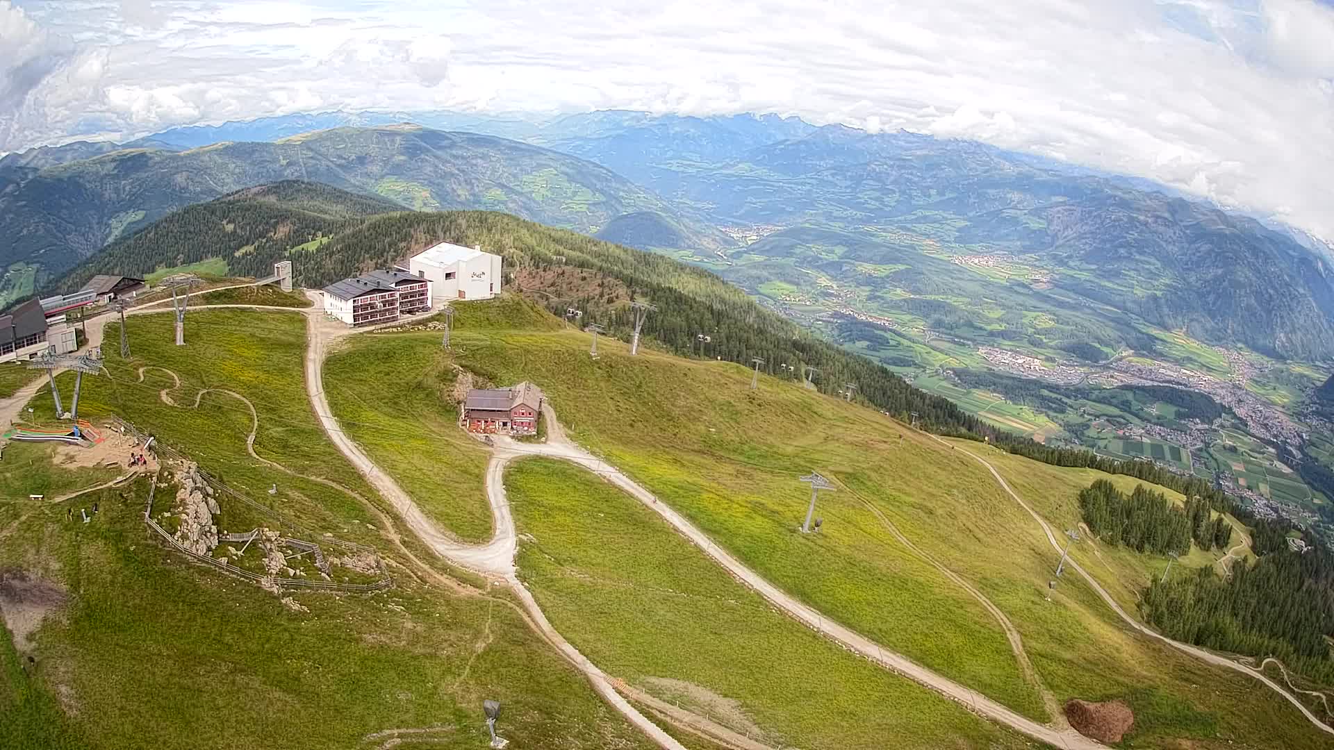 Cima estación de esquí Kronplatz | vista hacia Brunico