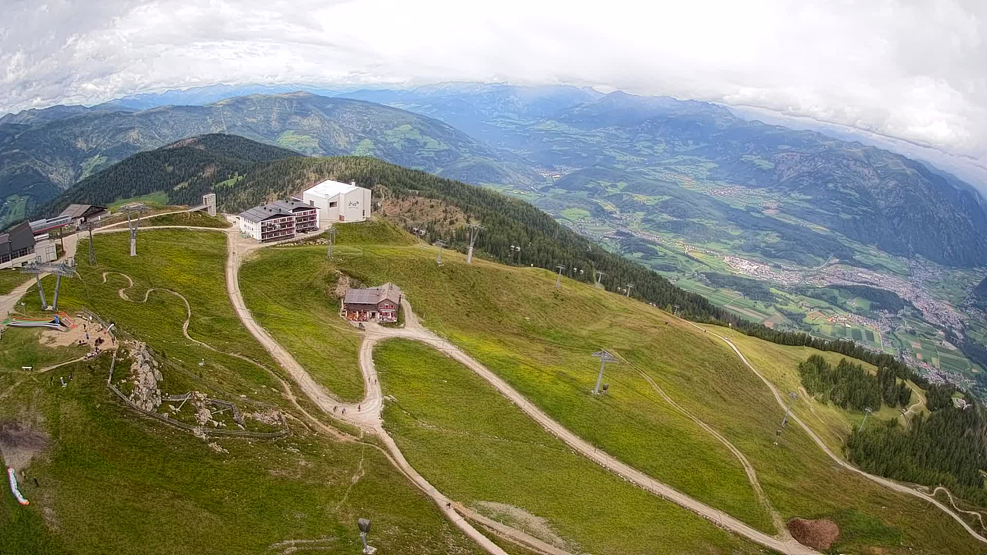 Cima estación de esquí Kronplatz | vista hacia Brunico
