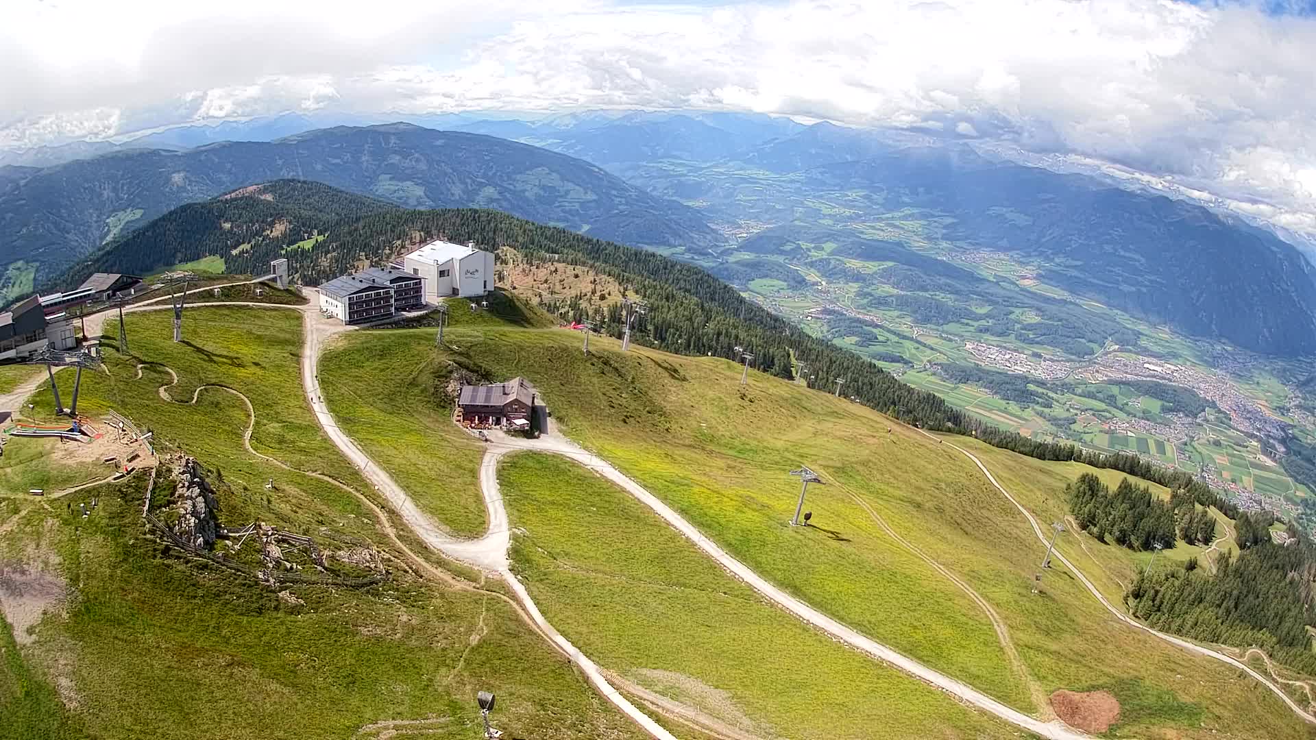 Cima estación de esquí Kronplatz | vista hacia Brunico