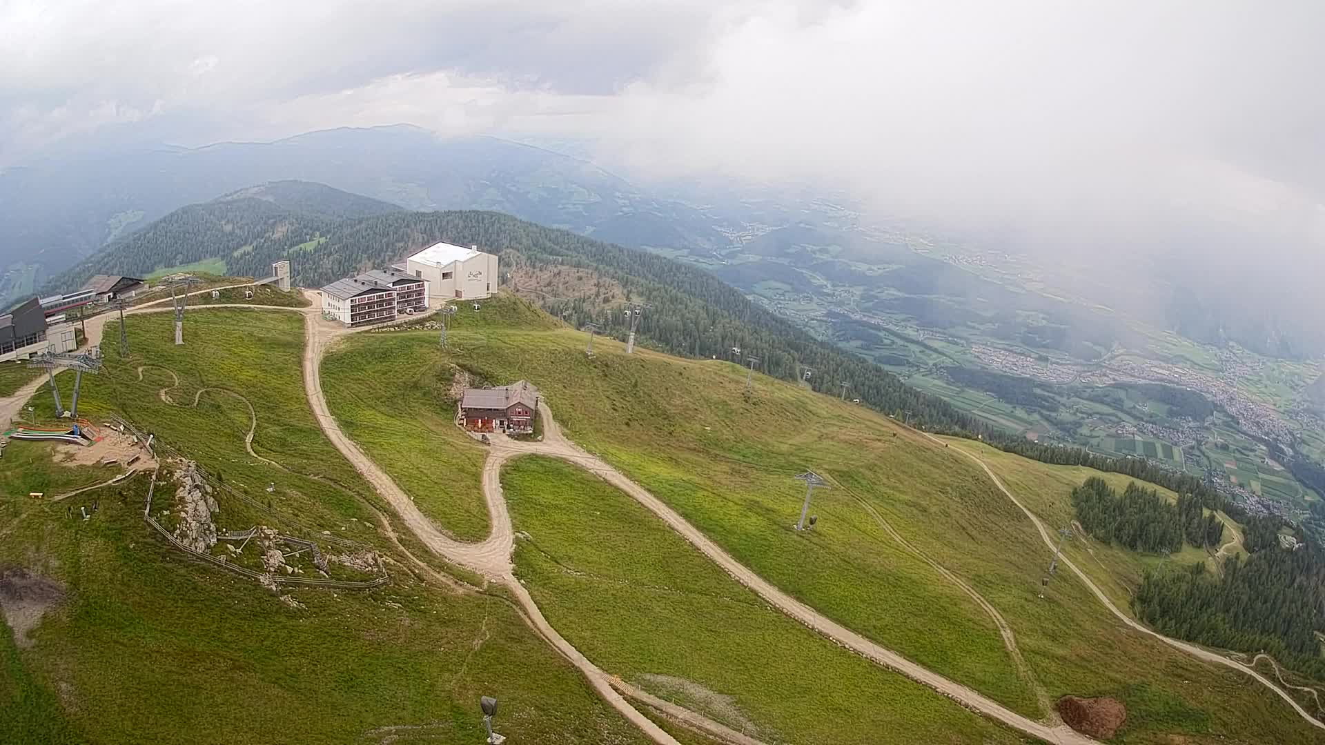 Cima estación de esquí Kronplatz | vista hacia Brunico