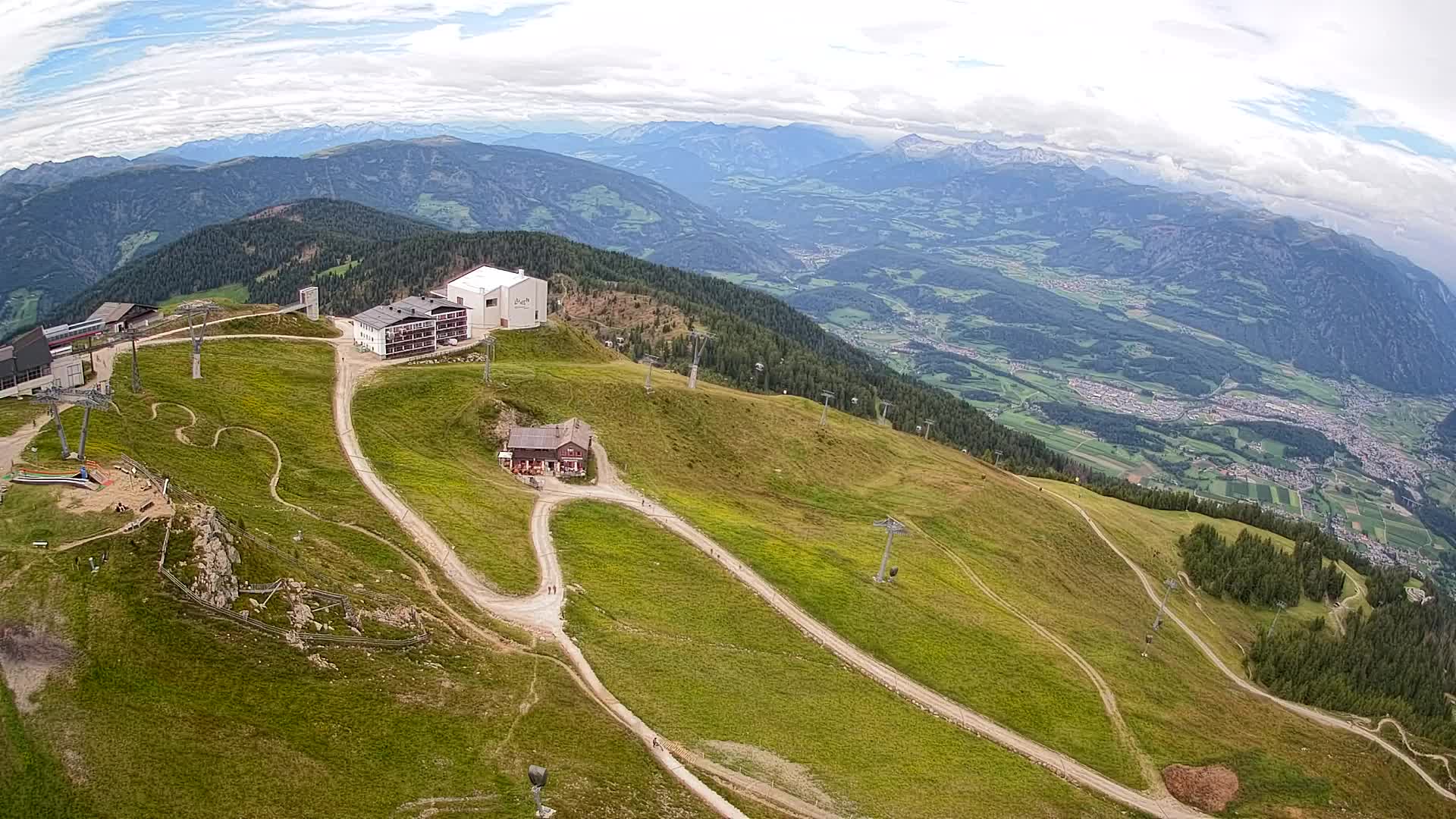 Cima estación de esquí Kronplatz | vista hacia Brunico