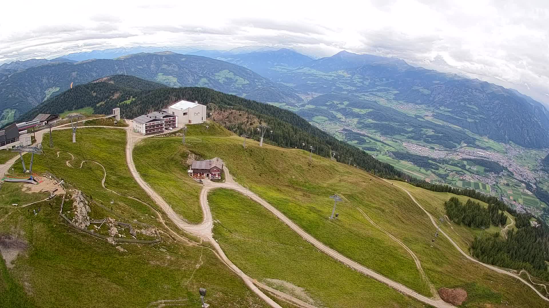 Cima estación de esquí Kronplatz | vista hacia Brunico