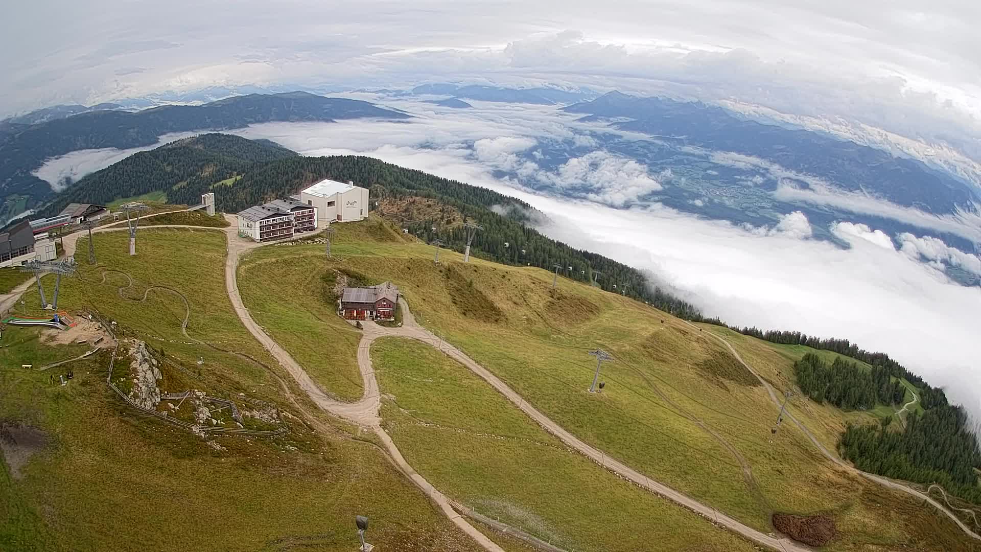 Cima estación de esquí Kronplatz | vista hacia Brunico