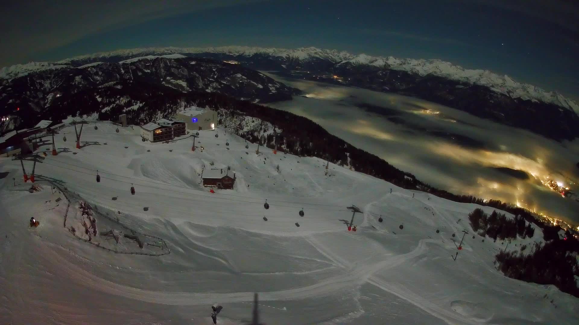 Cima estación de esquí Kronplatz | vista hacia Brunico