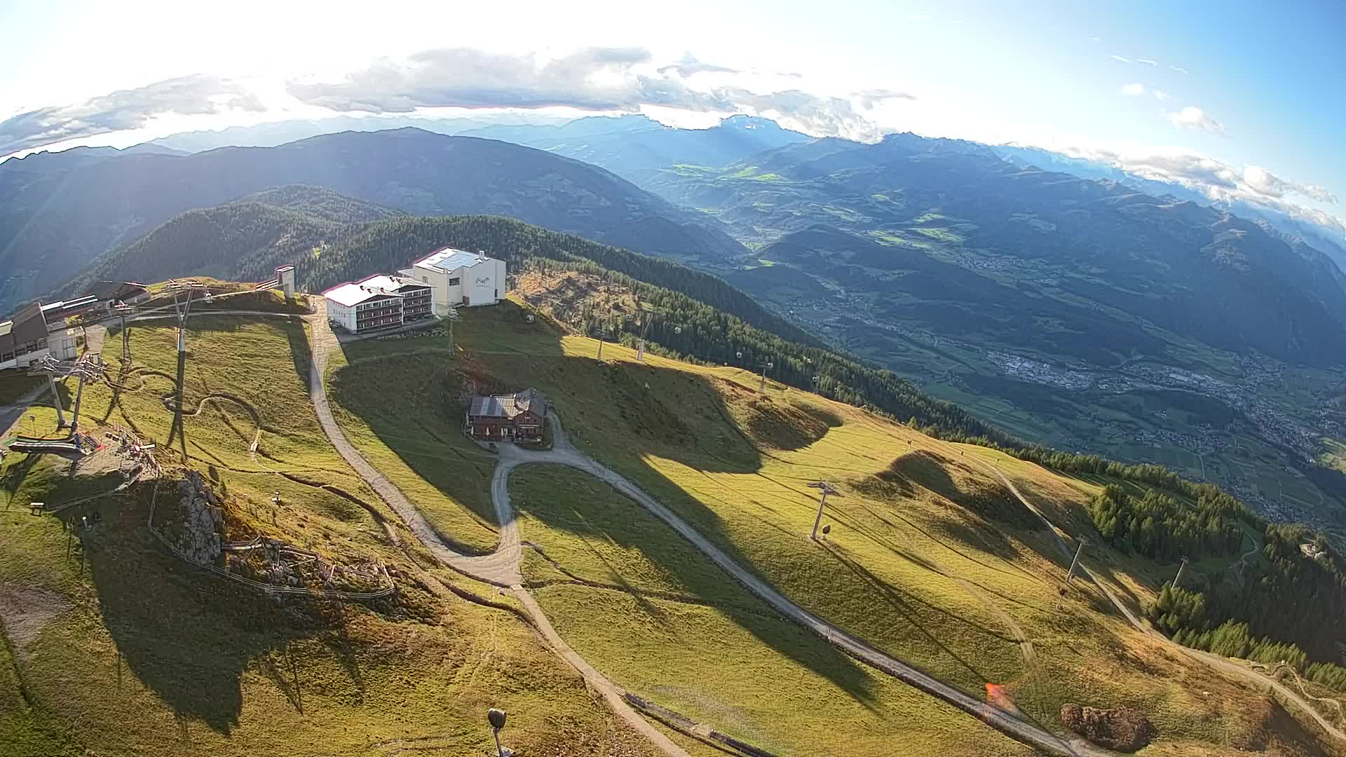 Cima estación de esquí Kronplatz | vista hacia Brunico