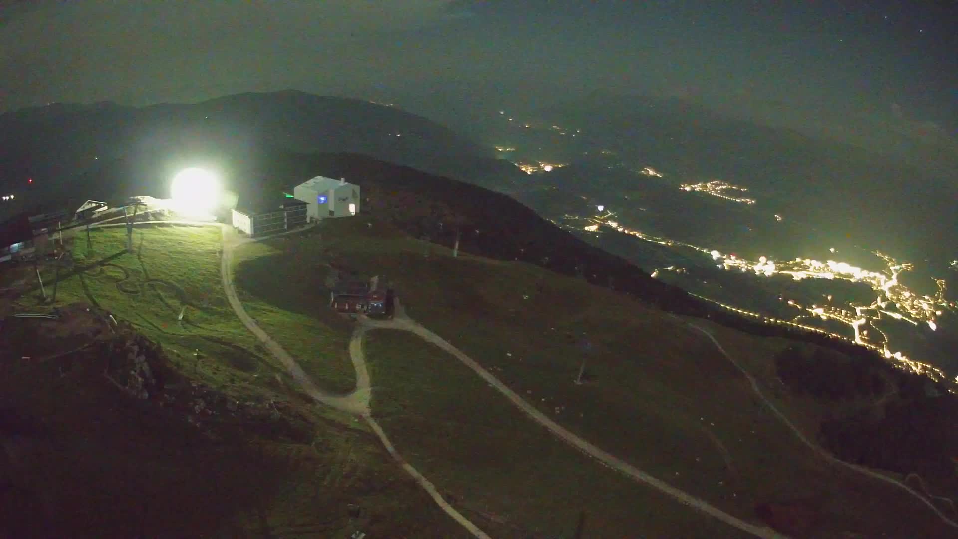 Cima estación de esquí Kronplatz | vista hacia Brunico