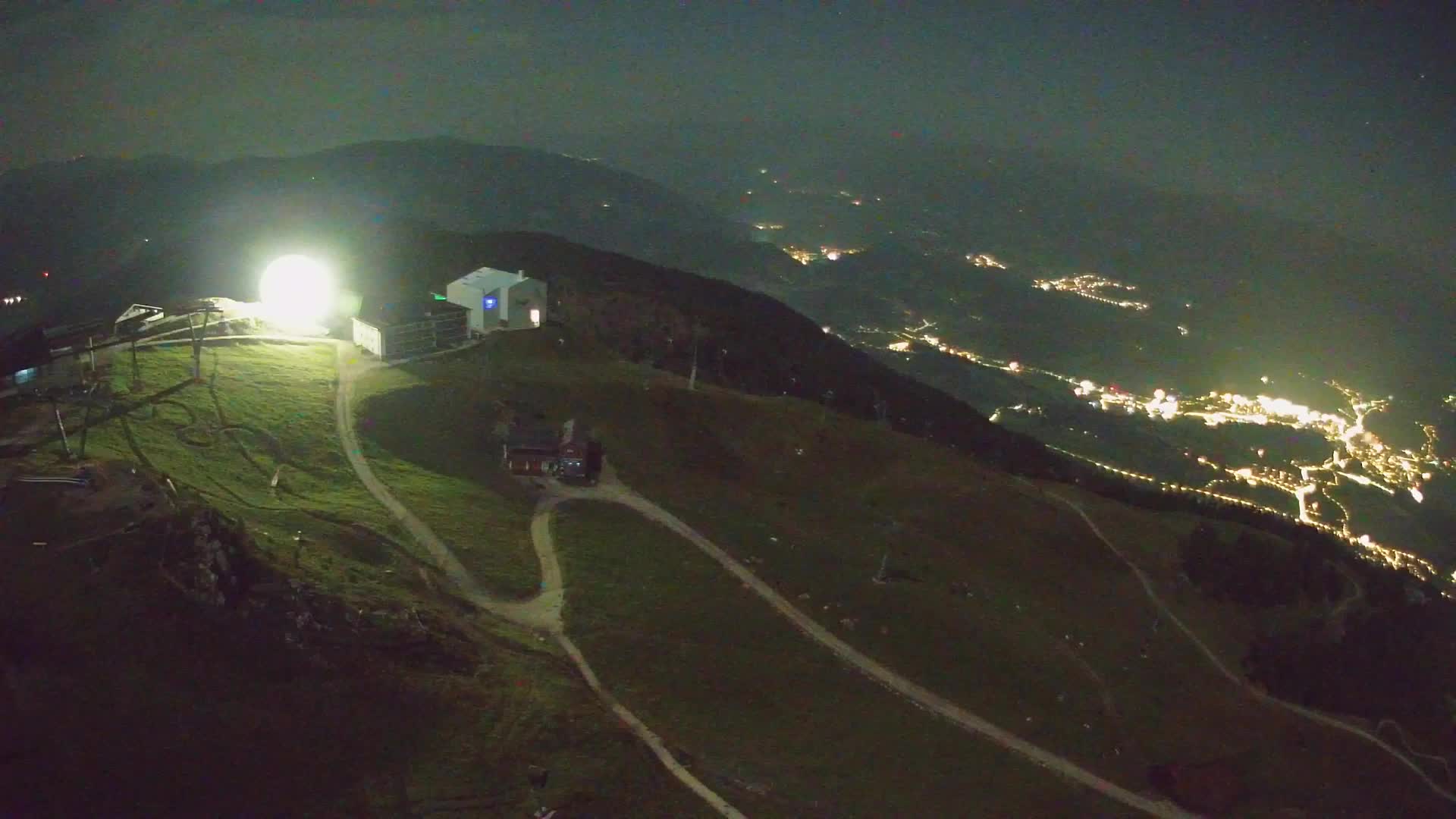 Cima estación de esquí Kronplatz | vista hacia Brunico
