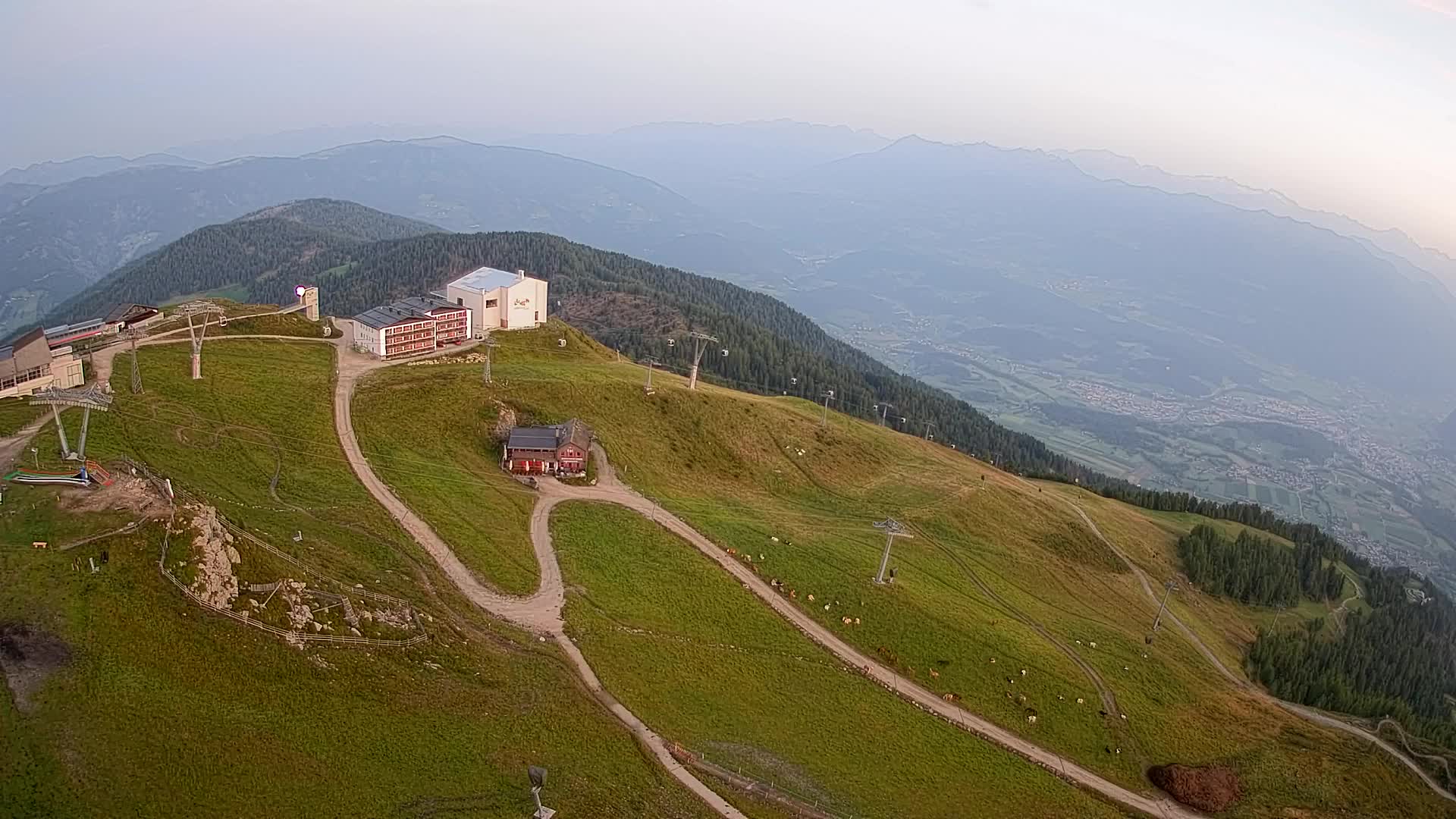 Cima estación de esquí Kronplatz | vista hacia Brunico