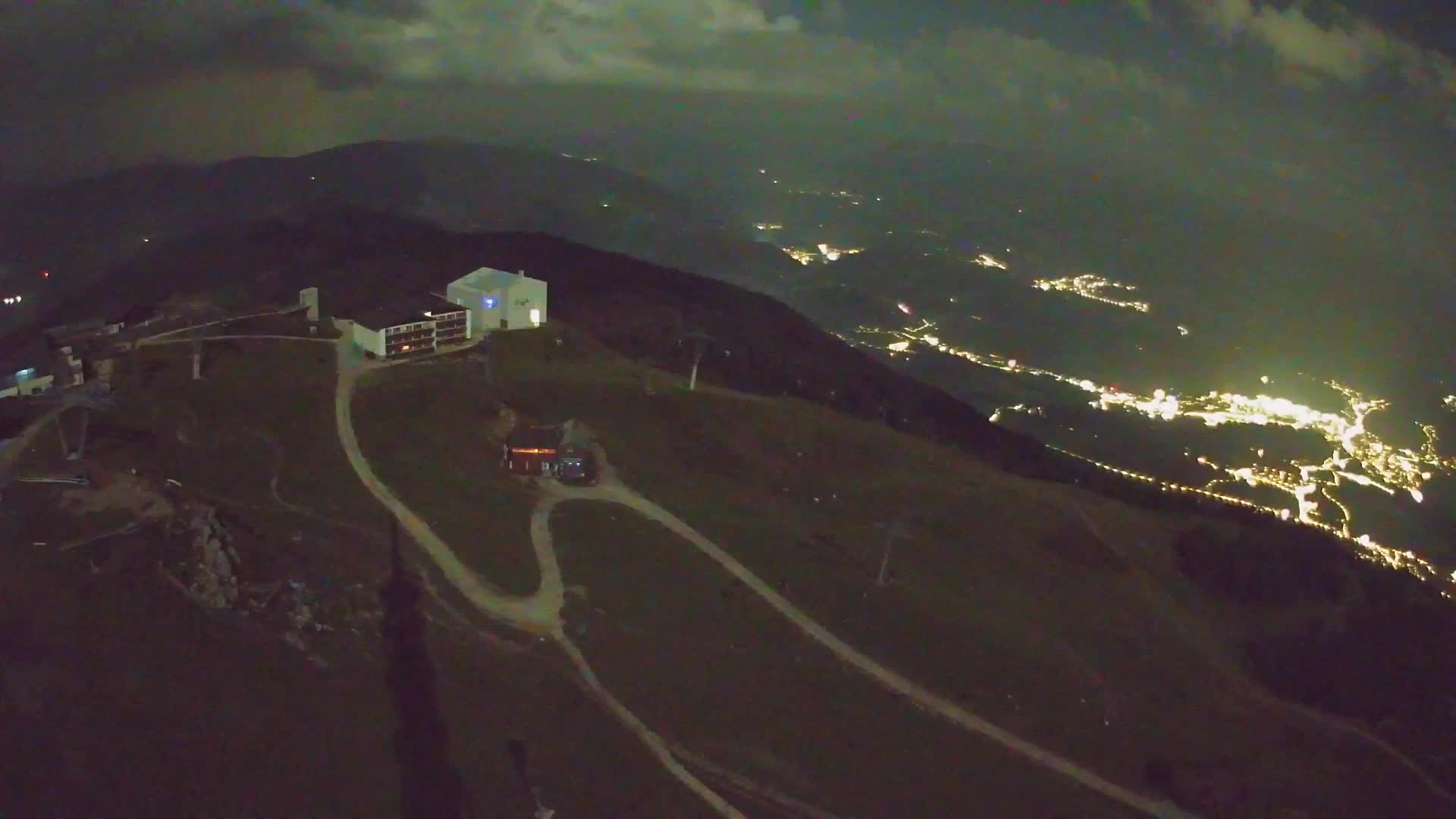 Cima estación de esquí Kronplatz | vista hacia Brunico