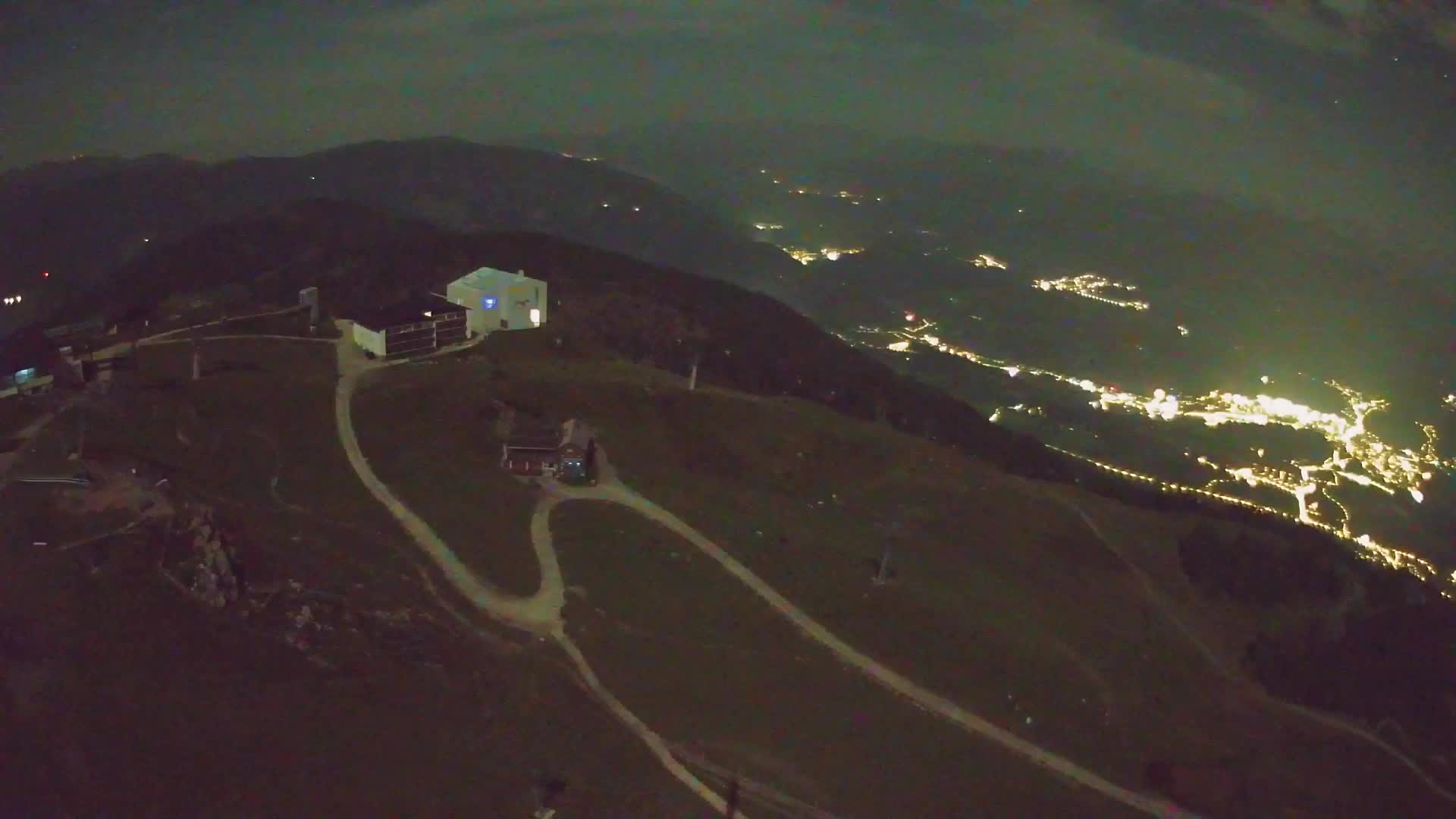 Cima estación de esquí Kronplatz | vista hacia Brunico
