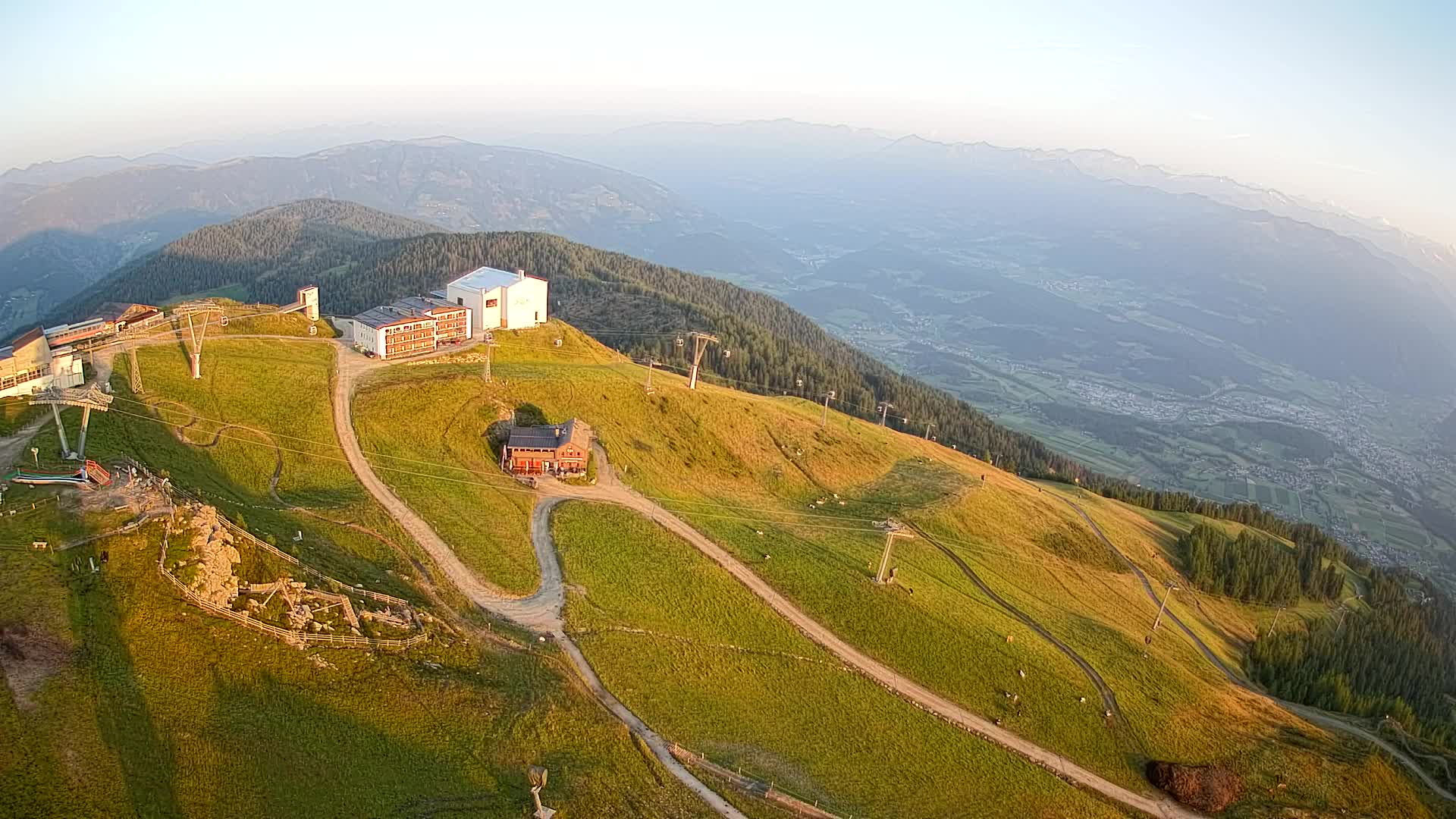 Cima estación de esquí Kronplatz | vista hacia Brunico