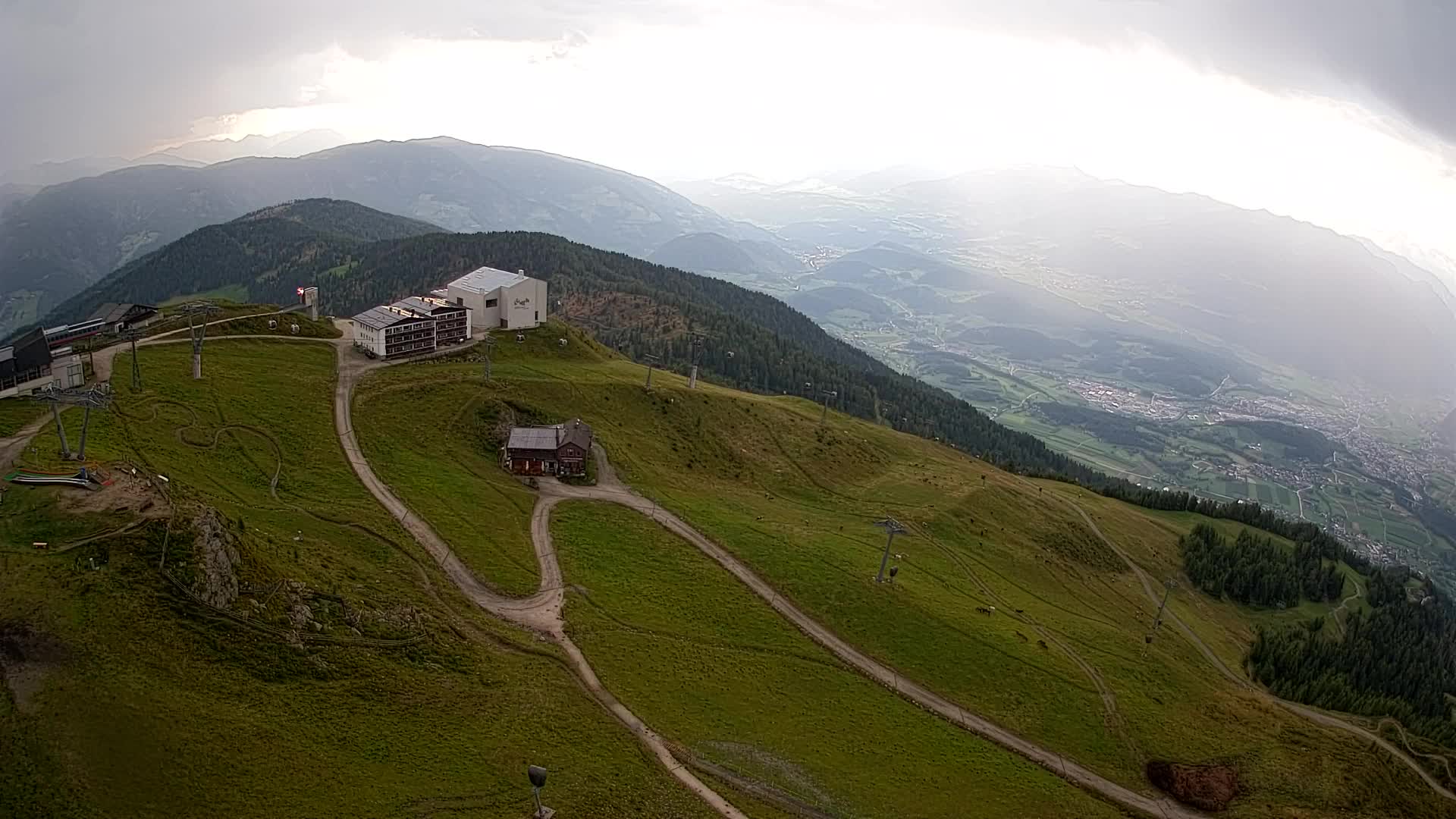 Cima estación de esquí Kronplatz | vista hacia Brunico