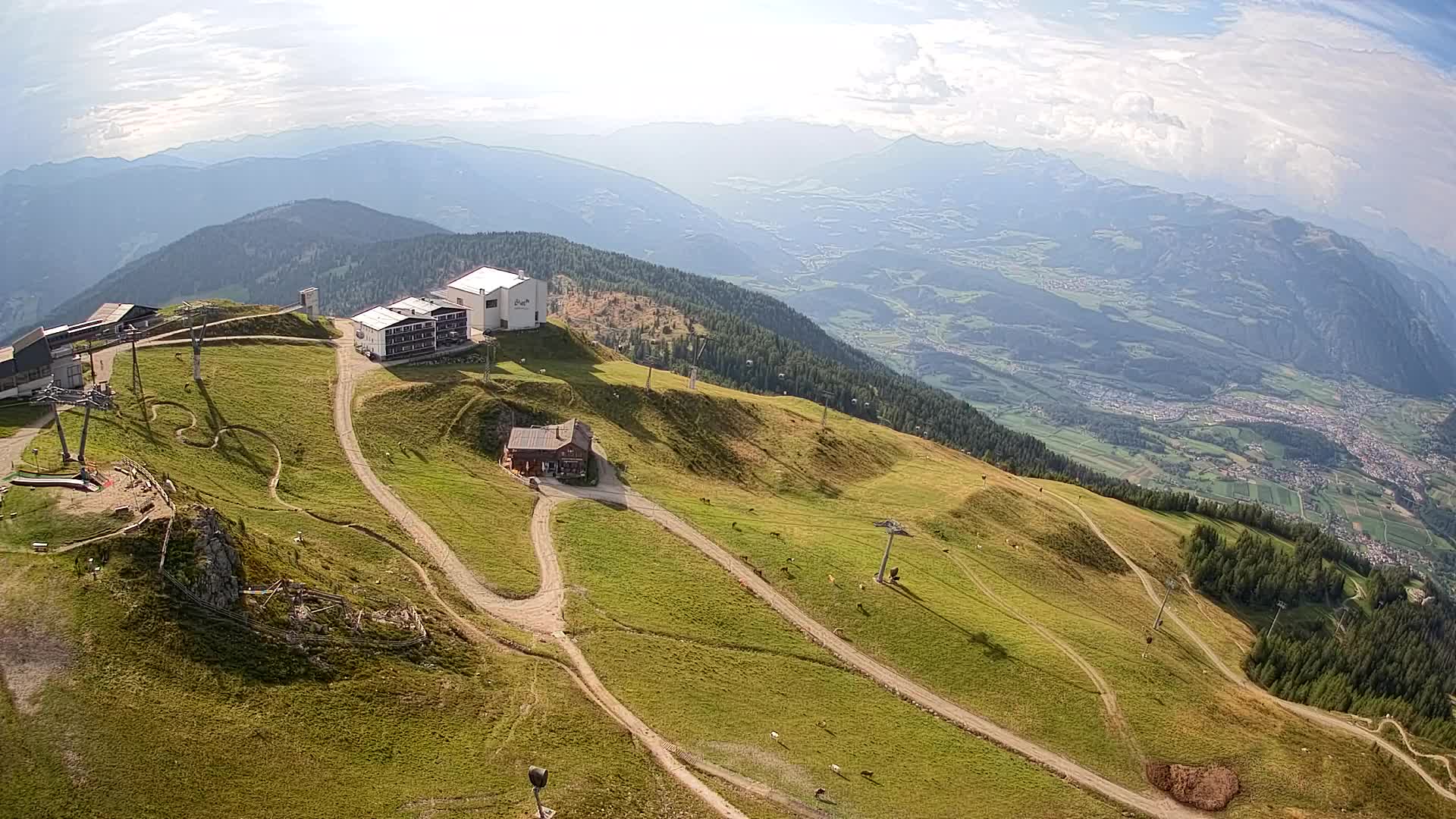 Cima estación de esquí Kronplatz | vista hacia Brunico