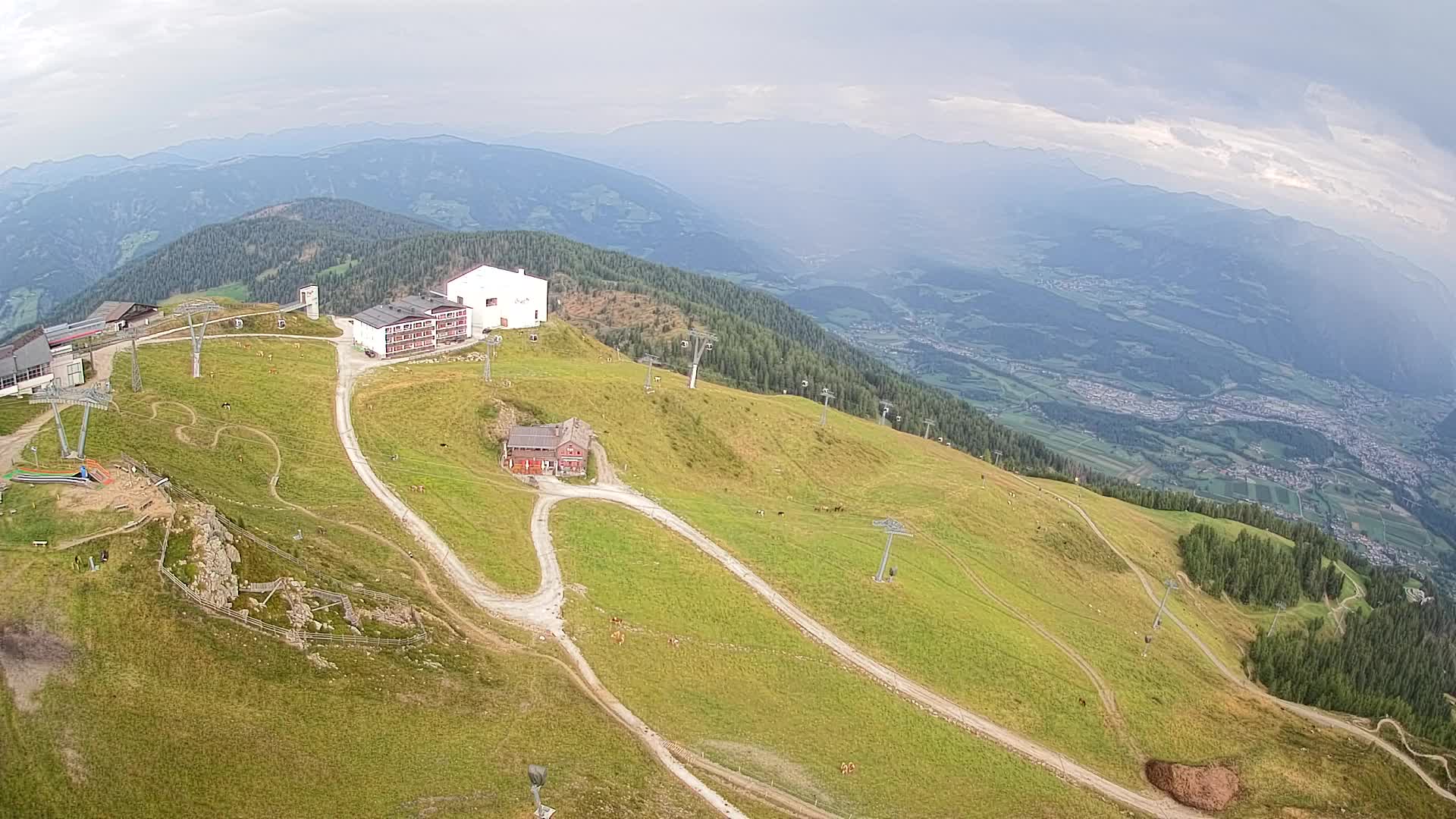 Cima estación de esquí Kronplatz | vista hacia Brunico