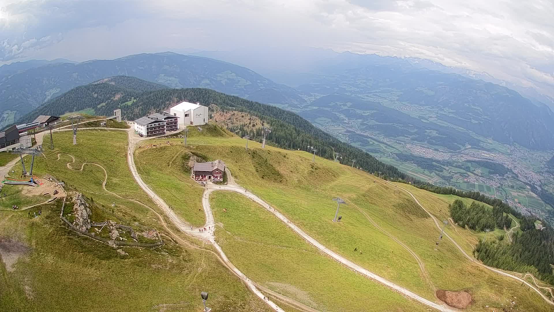 Cima estación de esquí Kronplatz | vista hacia Brunico