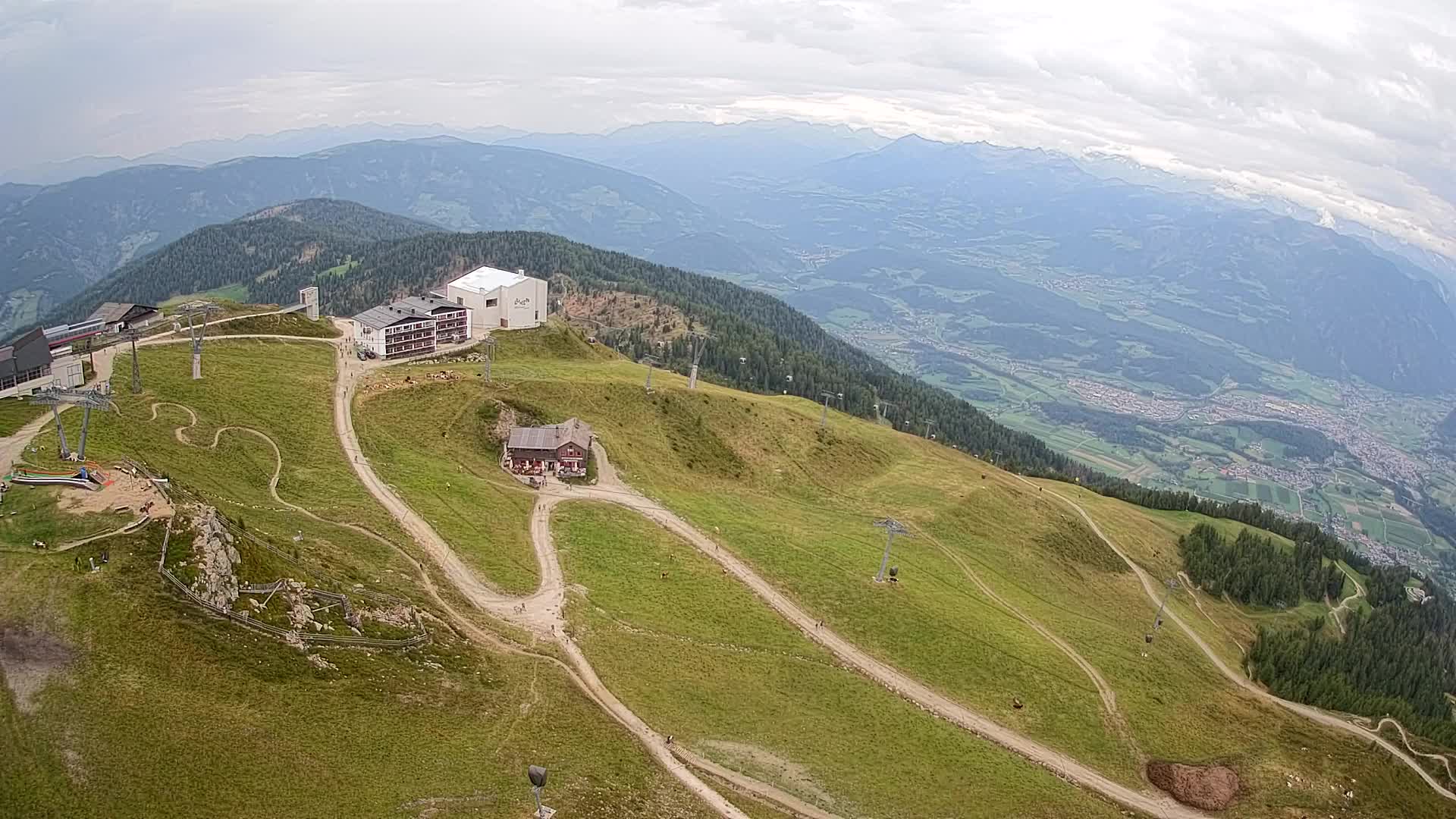 Cima estación de esquí Kronplatz | vista hacia Brunico