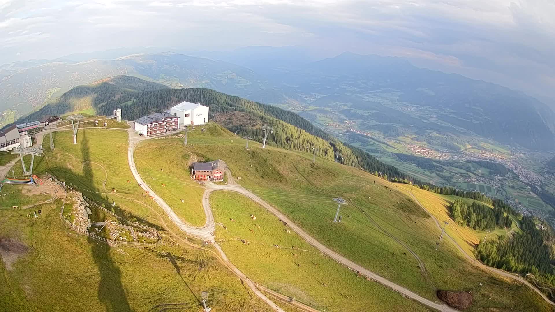 Cima estación de esquí Kronplatz | vista hacia Brunico