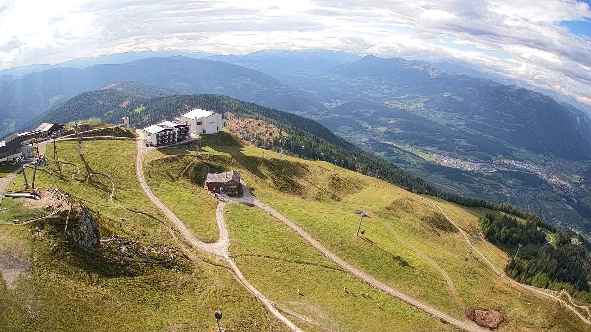 Cima estación de esquí Kronplatz | vista hacia Brunico