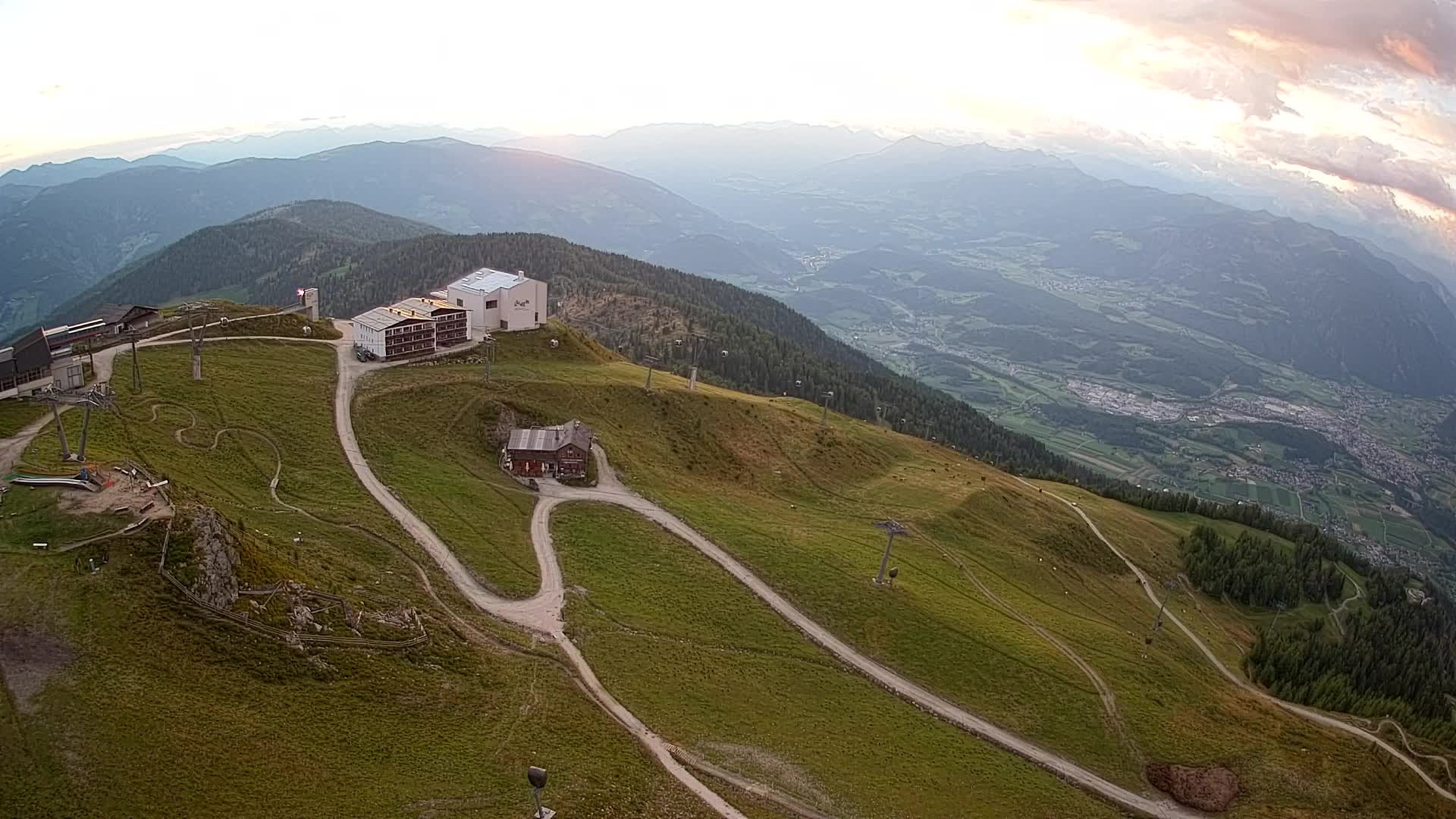 Cima estación de esquí Kronplatz | vista hacia Brunico