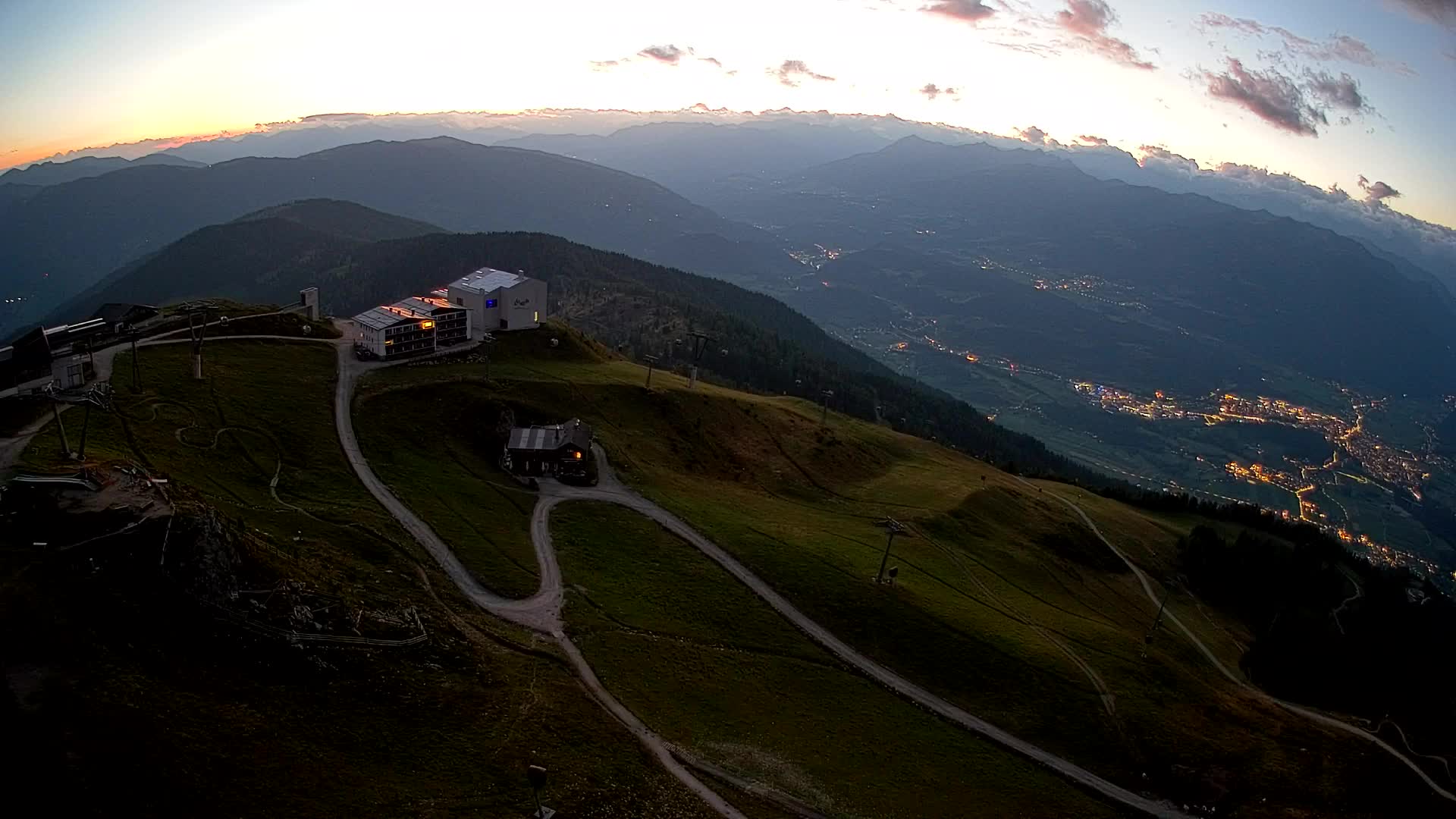 Cima estación de esquí Kronplatz | vista hacia Brunico