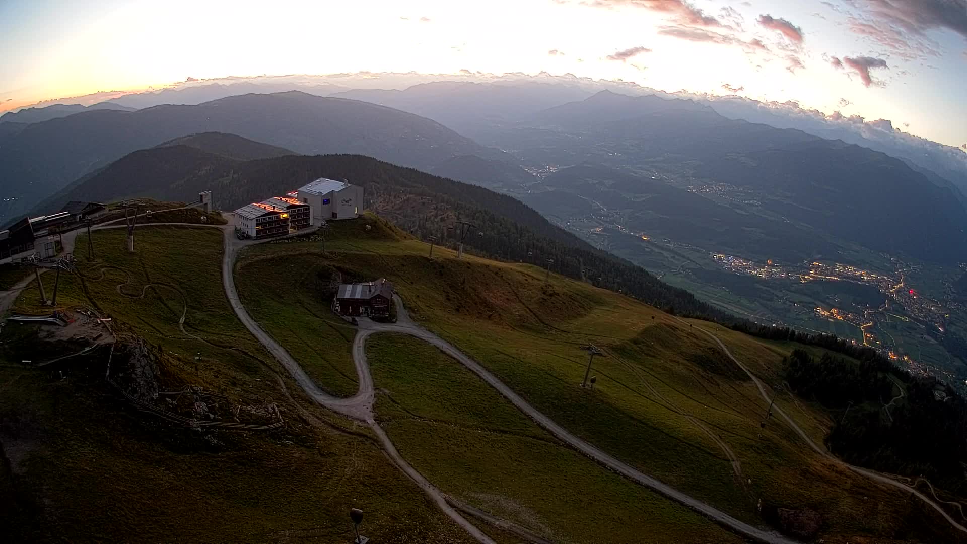 Cima estación de esquí Kronplatz | vista hacia Brunico