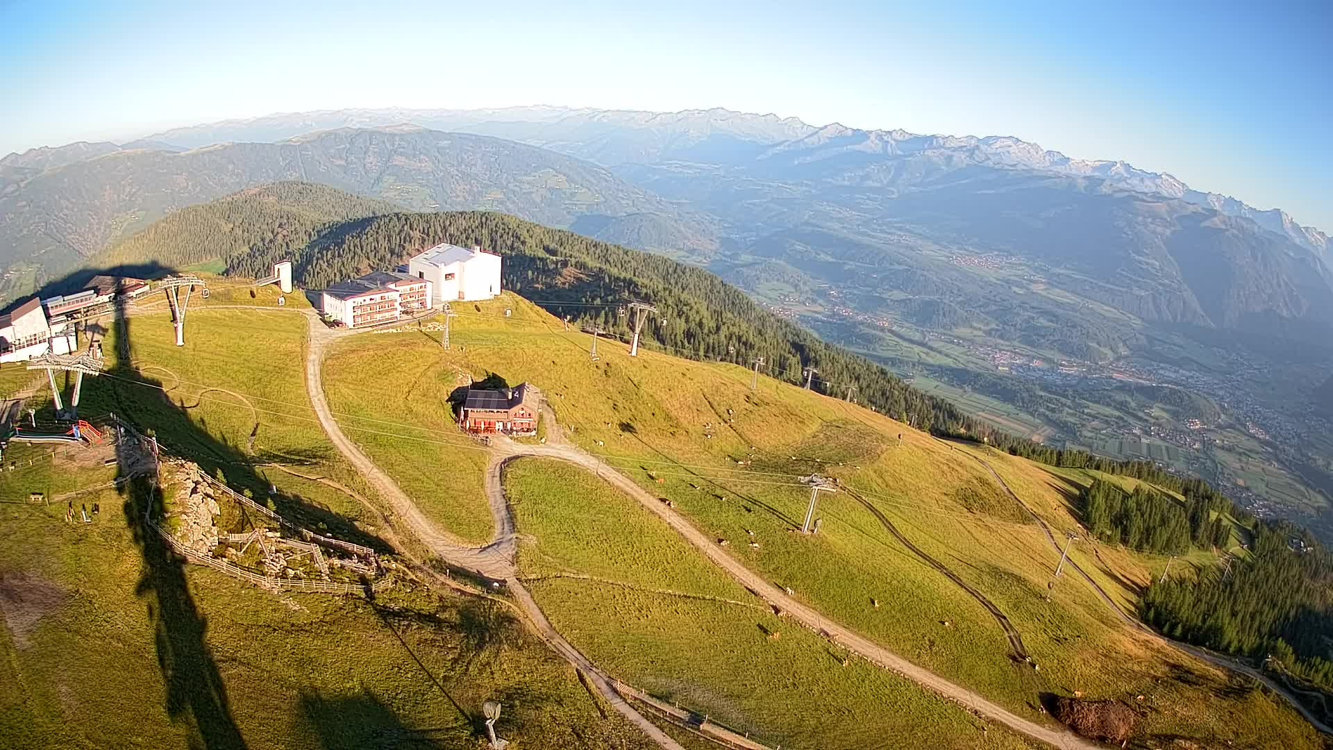 Cima estación de esquí Kronplatz | vista hacia Brunico