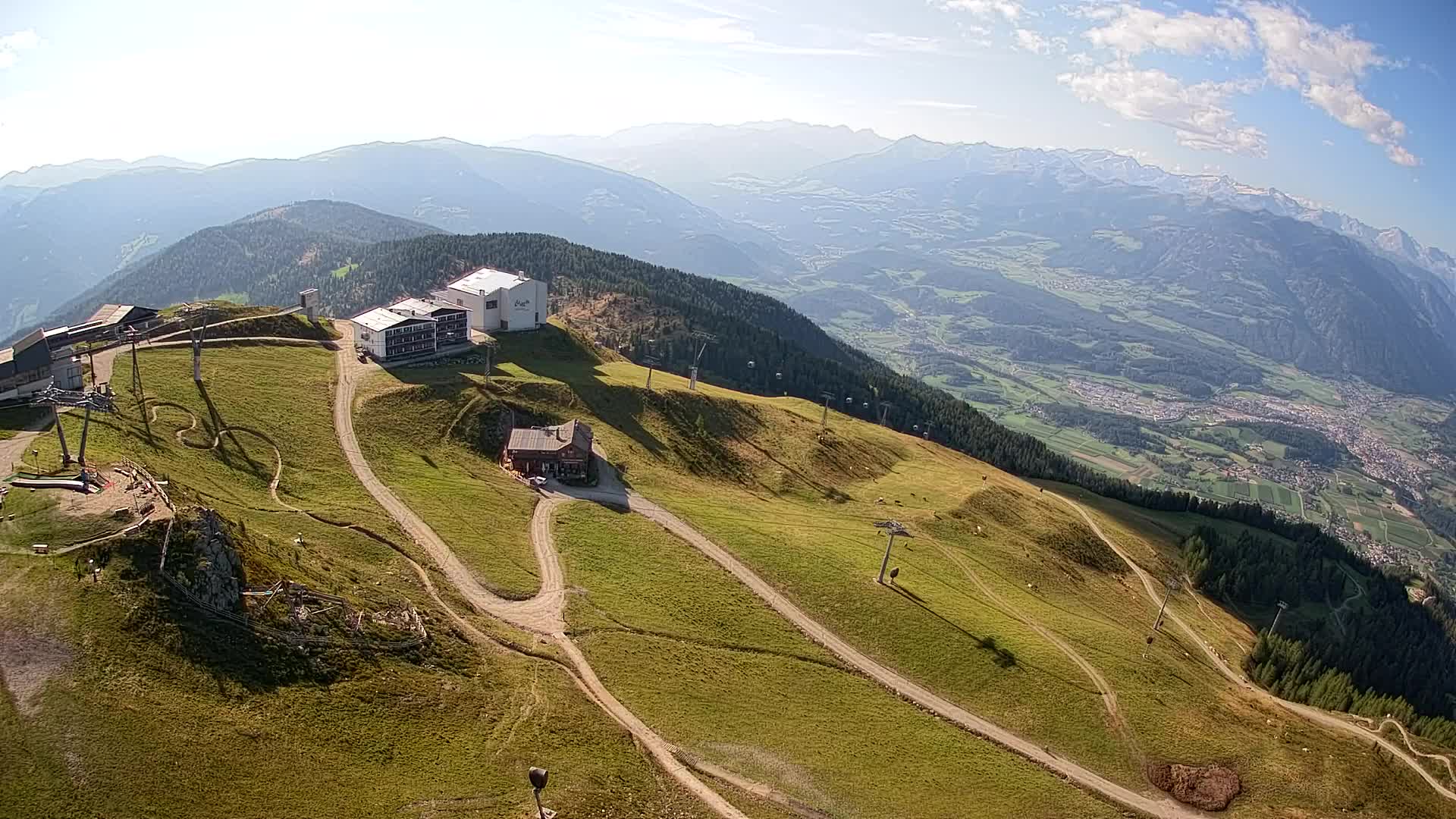 Cima estación de esquí Kronplatz | vista hacia Brunico