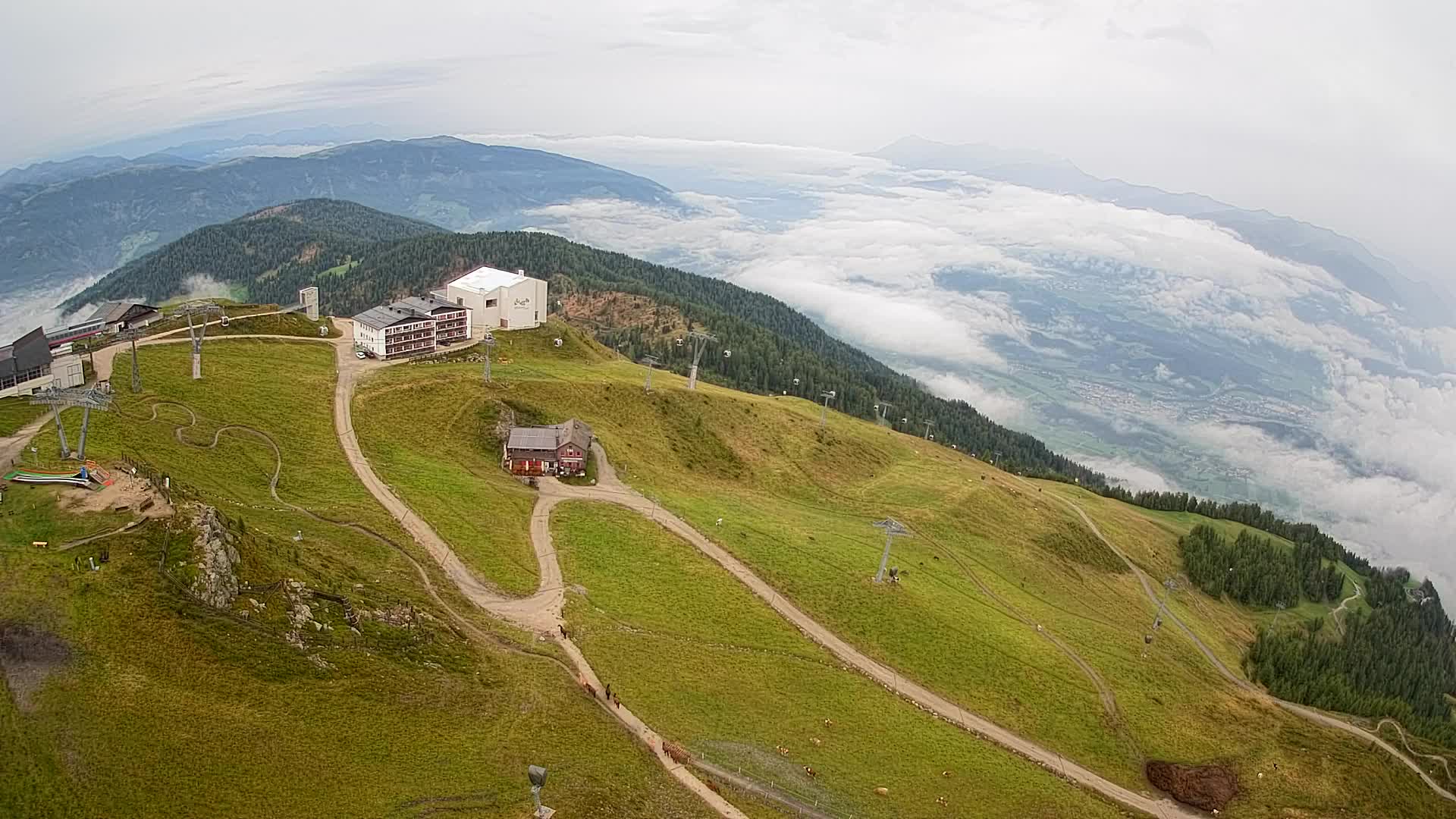 Cima estación de esquí Kronplatz | vista hacia Brunico