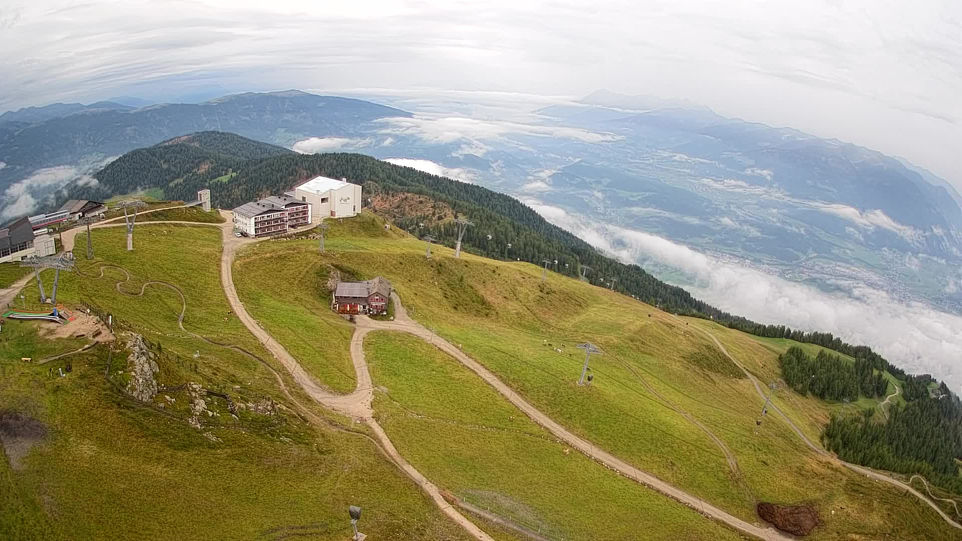 Cima estación de esquí Kronplatz | vista hacia Brunico