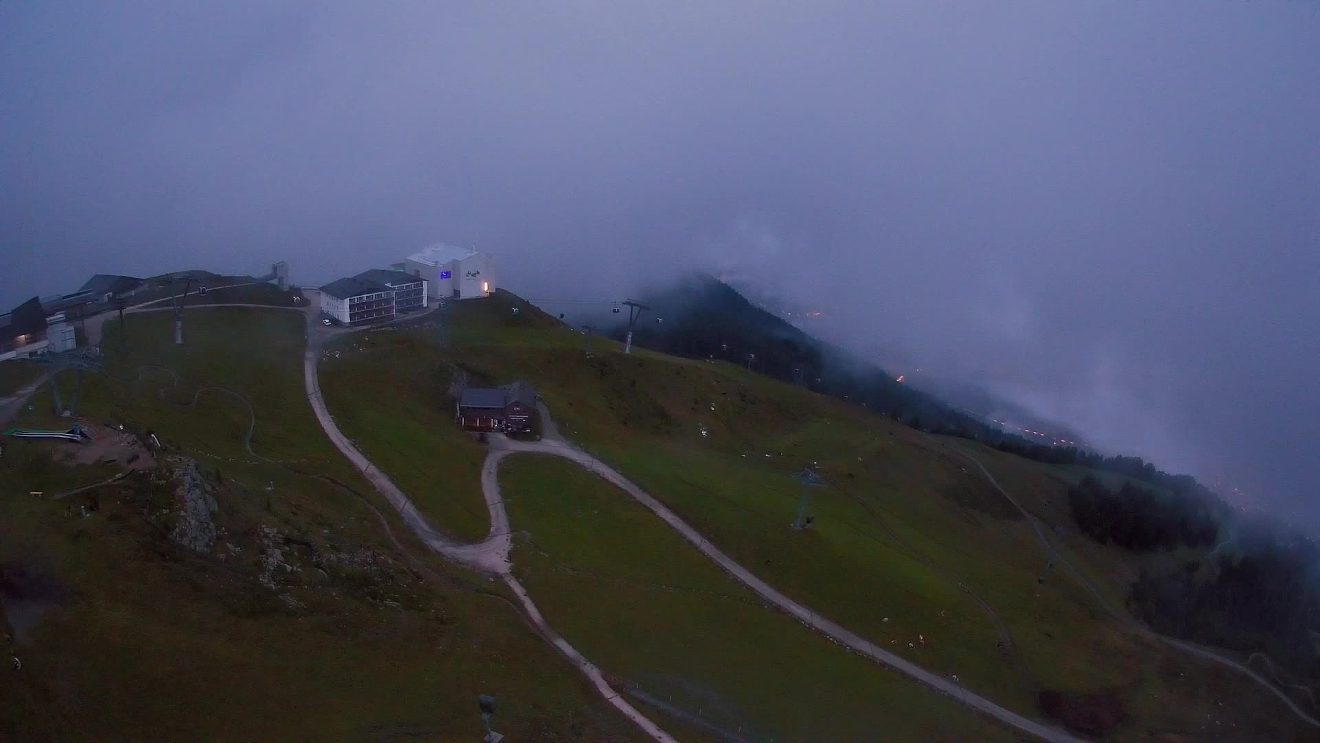 Cima estación de esquí Kronplatz | vista hacia Brunico