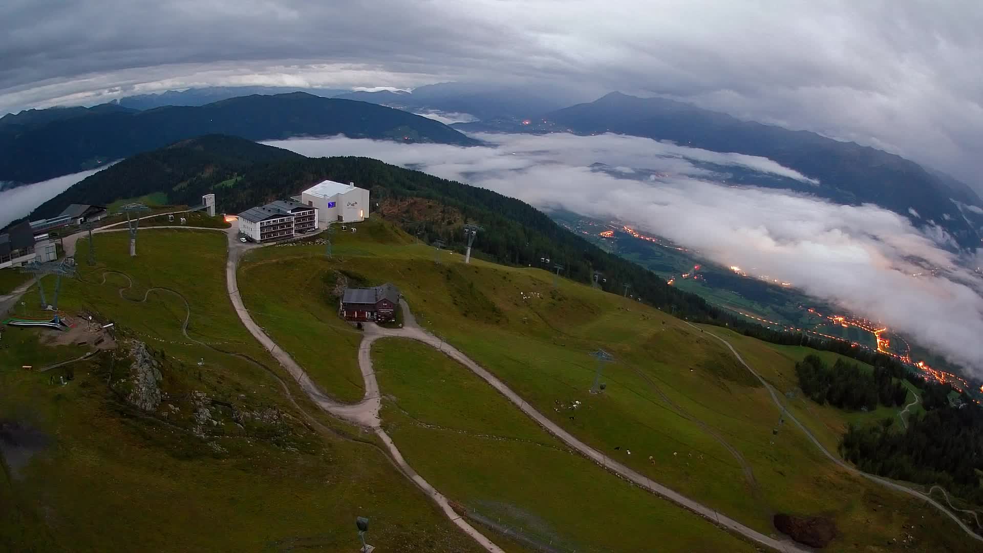 Cima estación de esquí Kronplatz | vista hacia Brunico