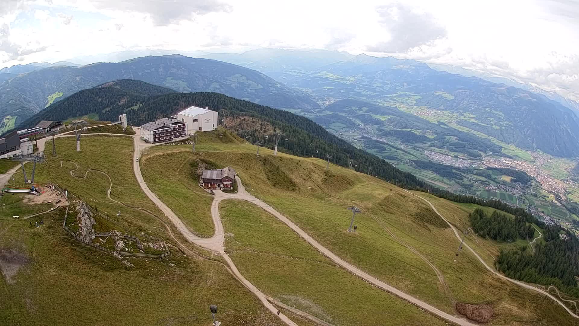 Cima estación de esquí Kronplatz | vista hacia Brunico