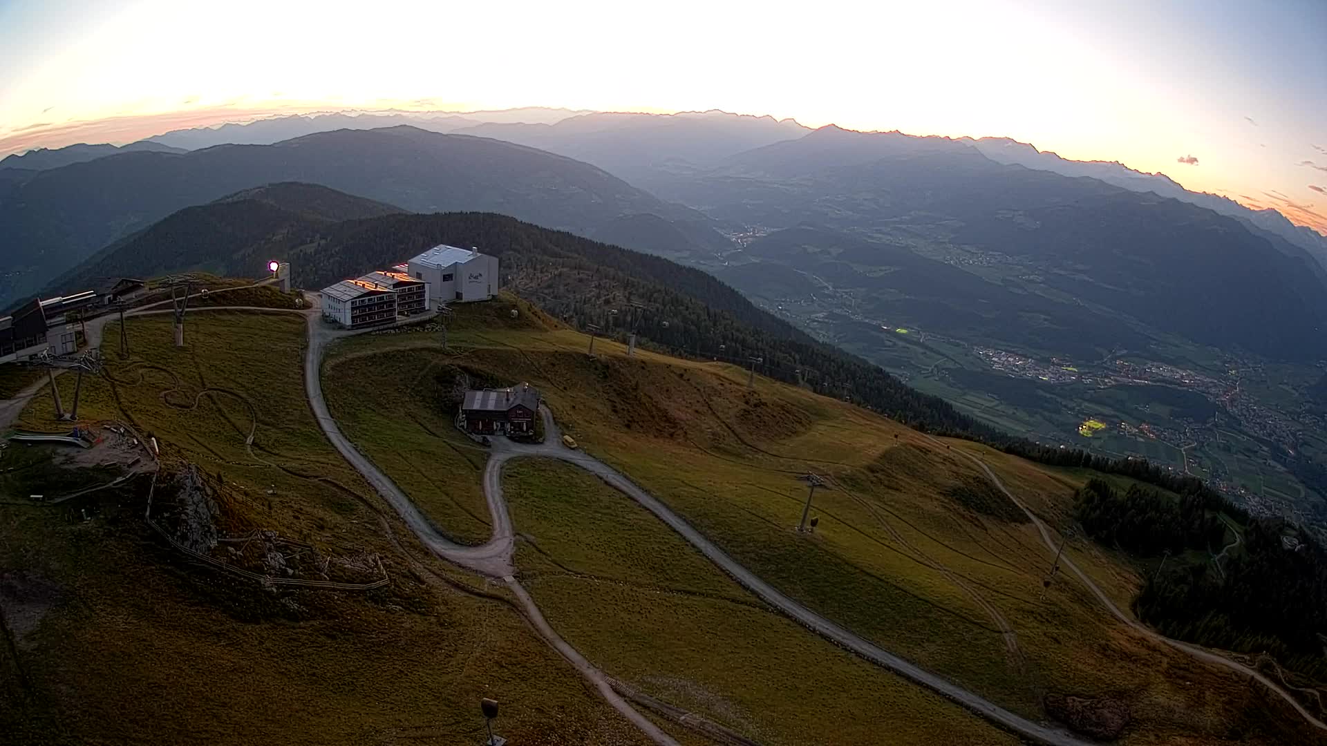 Cima estación de esquí Kronplatz | vista hacia Brunico