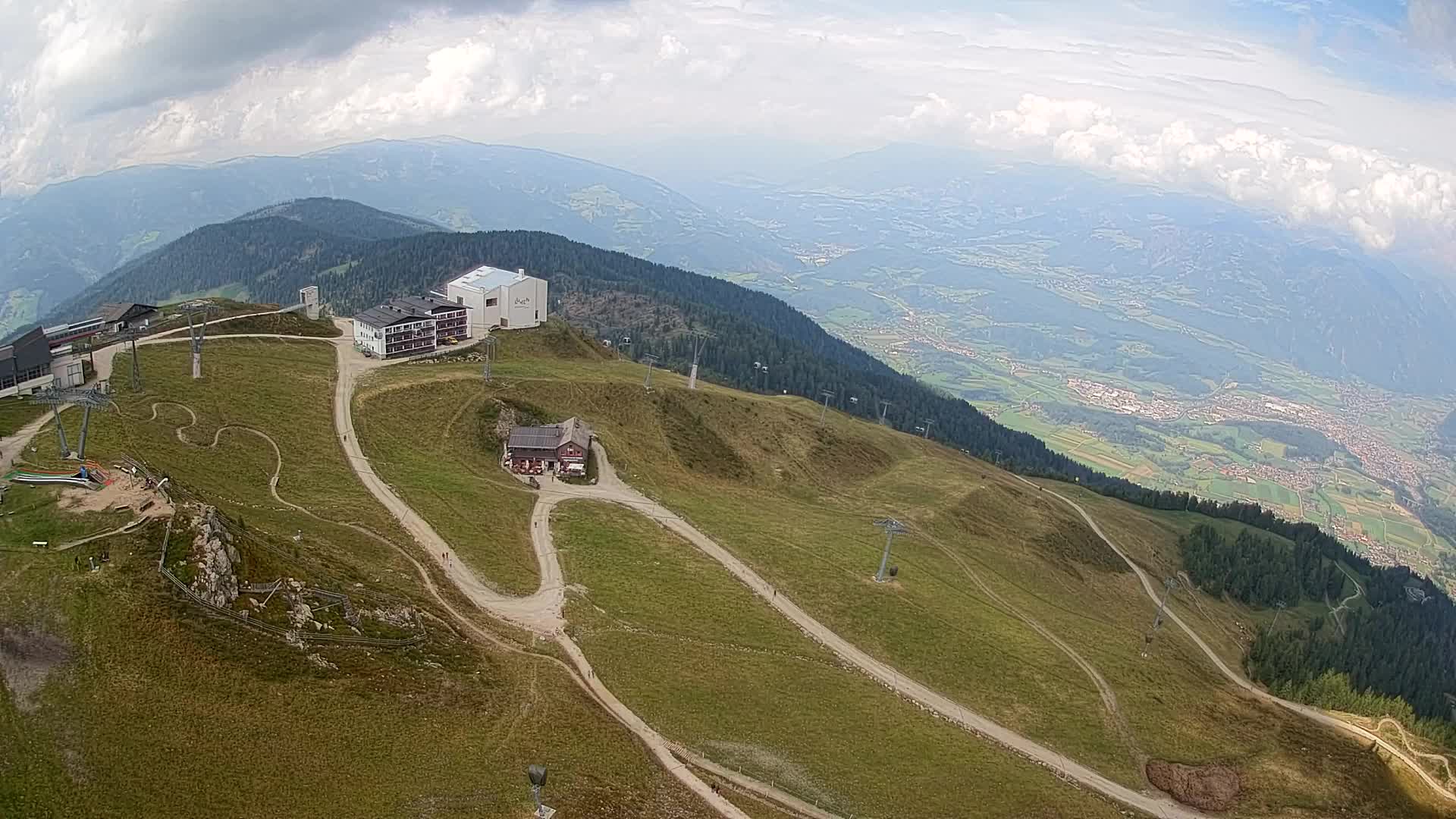 Cima estación de esquí Kronplatz | vista hacia Brunico