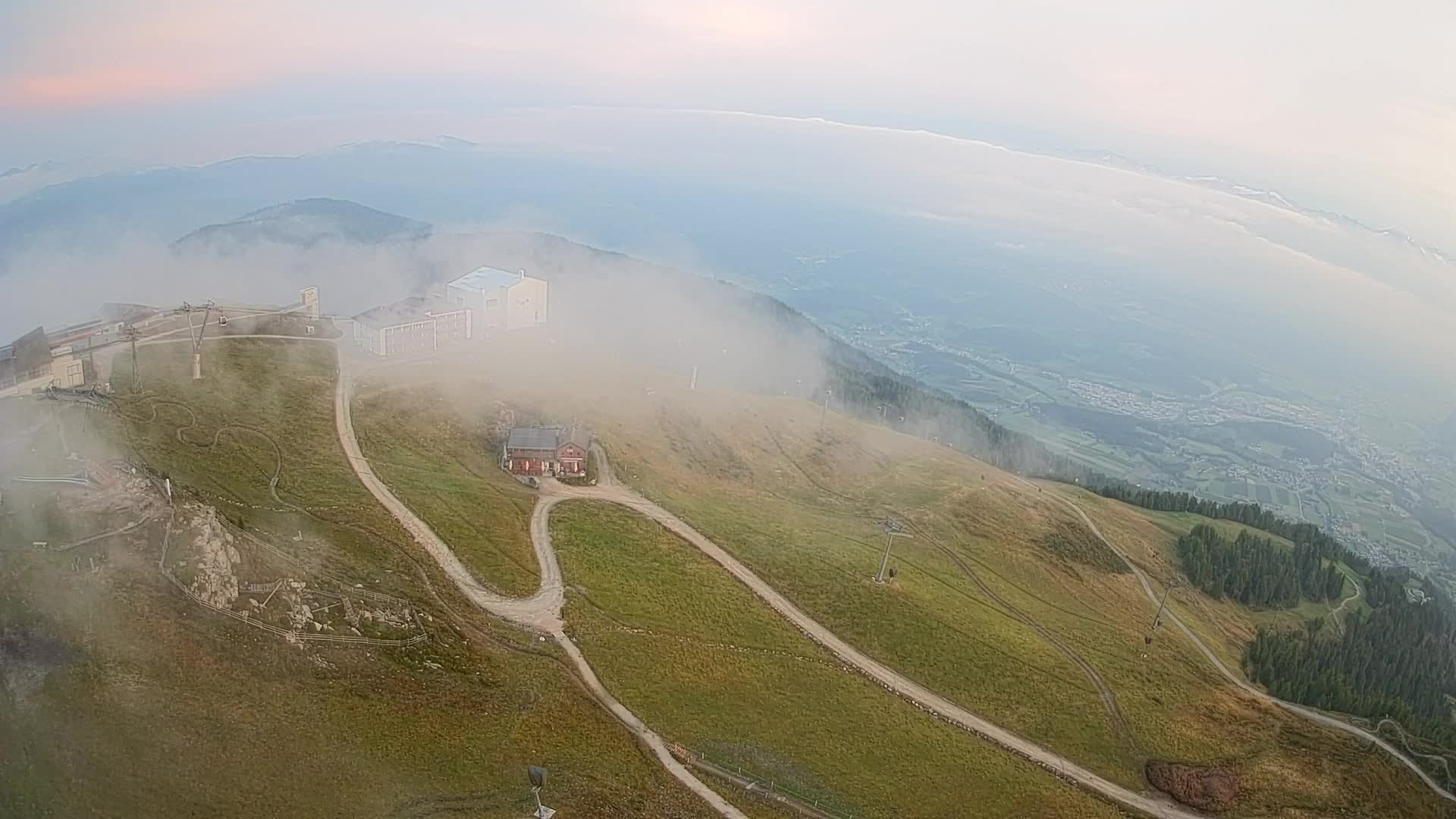 Cima estación de esquí Kronplatz | vista hacia Brunico
