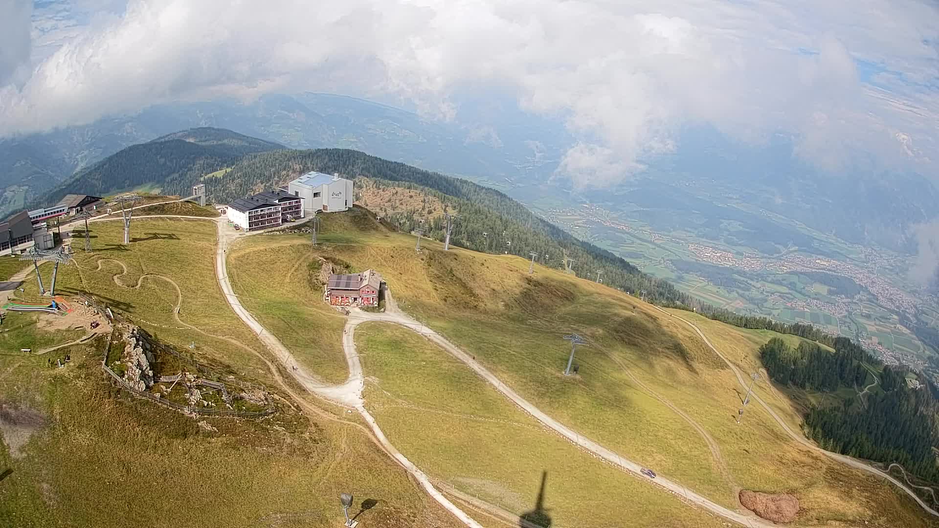 Cima estación de esquí Kronplatz | vista hacia Brunico
