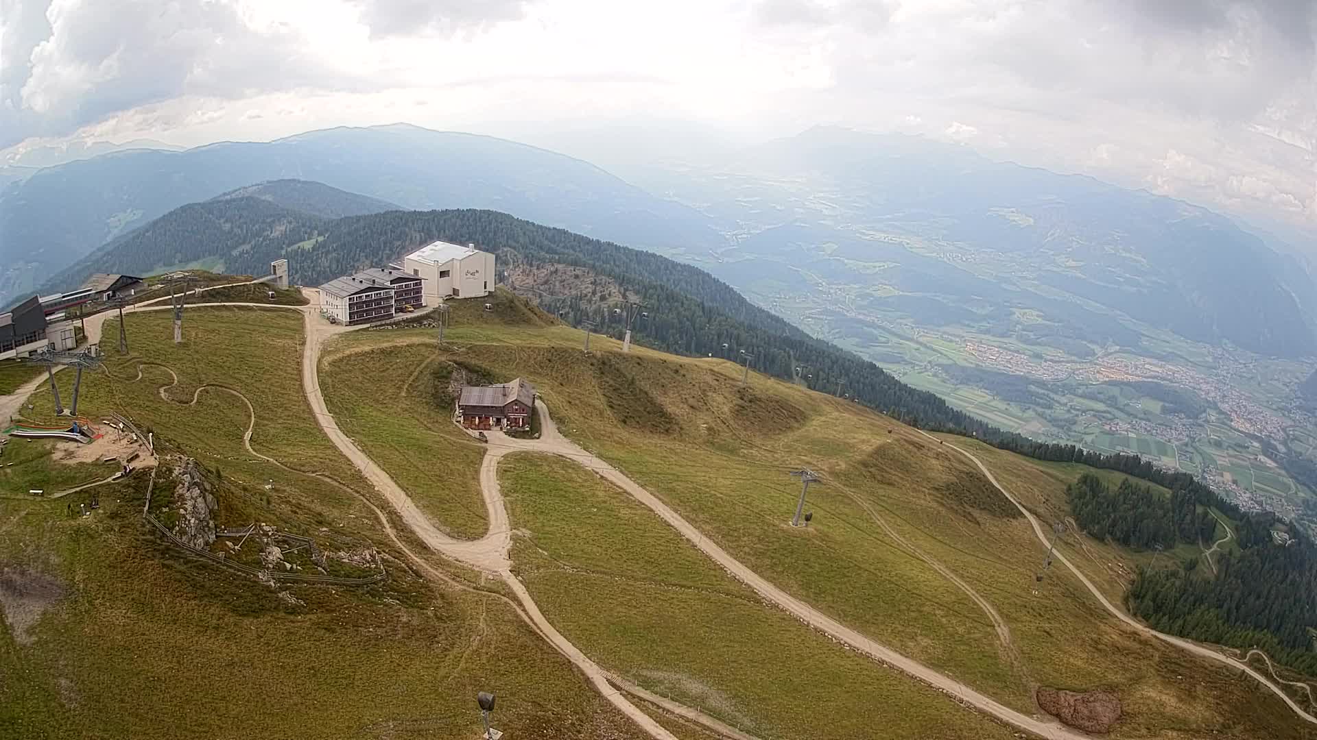 Cima estación de esquí Kronplatz | vista hacia Brunico