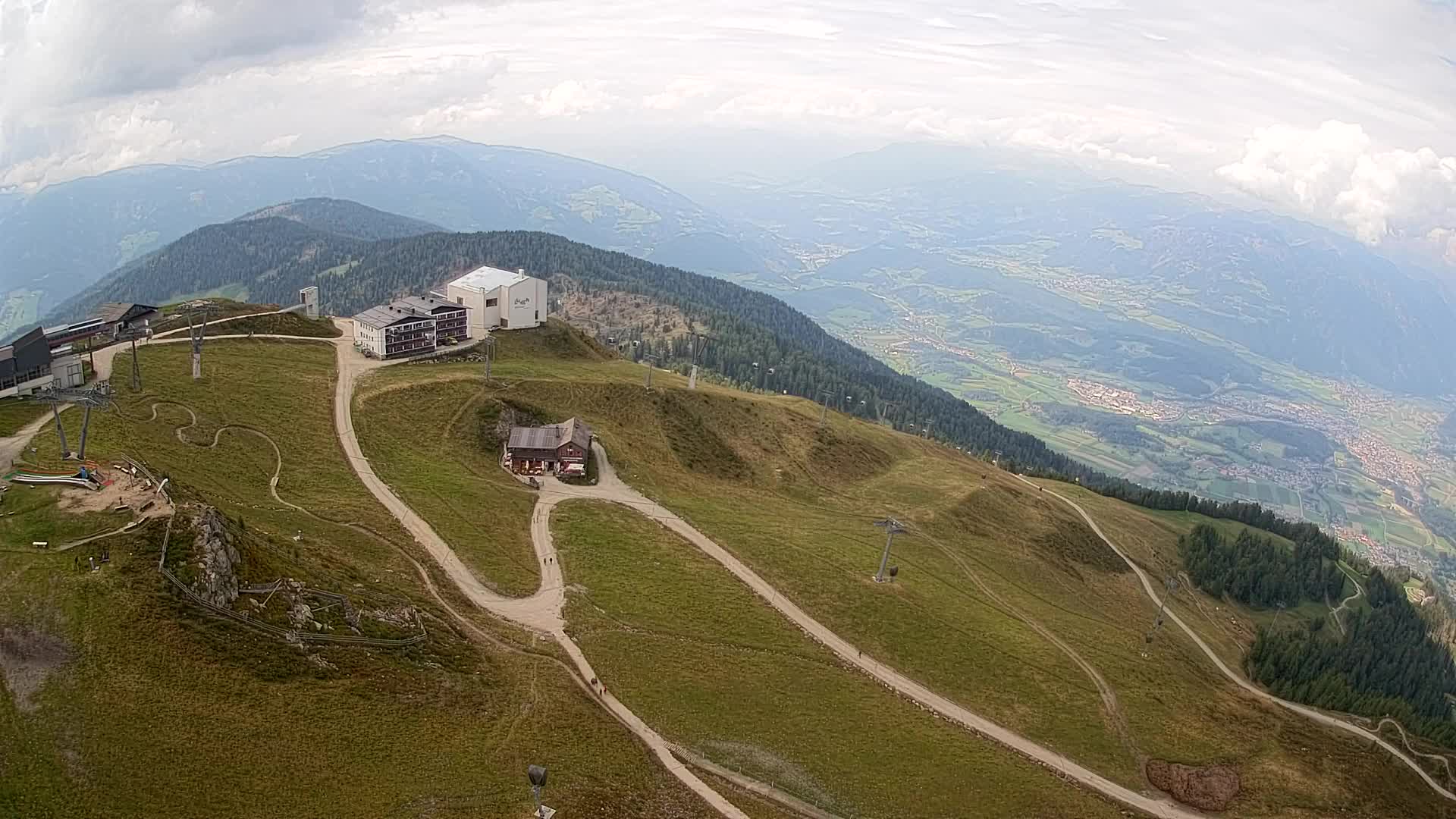 Cima estación de esquí Kronplatz | vista hacia Brunico