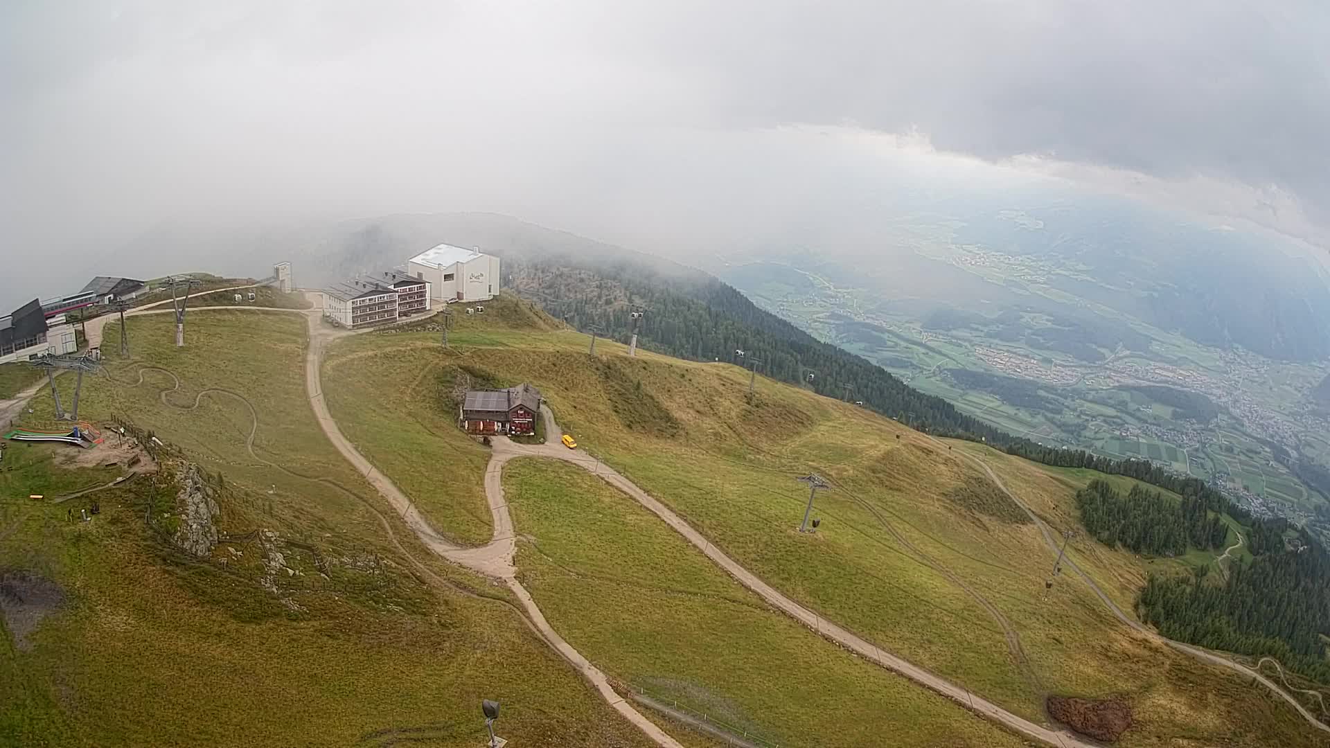 Cima estación de esquí Kronplatz | vista hacia Brunico