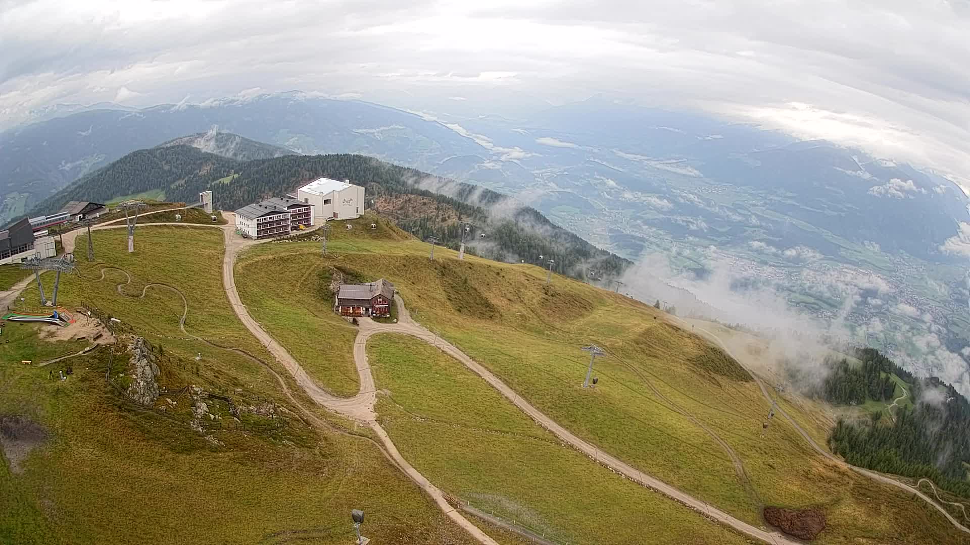 Cima estación de esquí Kronplatz | vista hacia Brunico