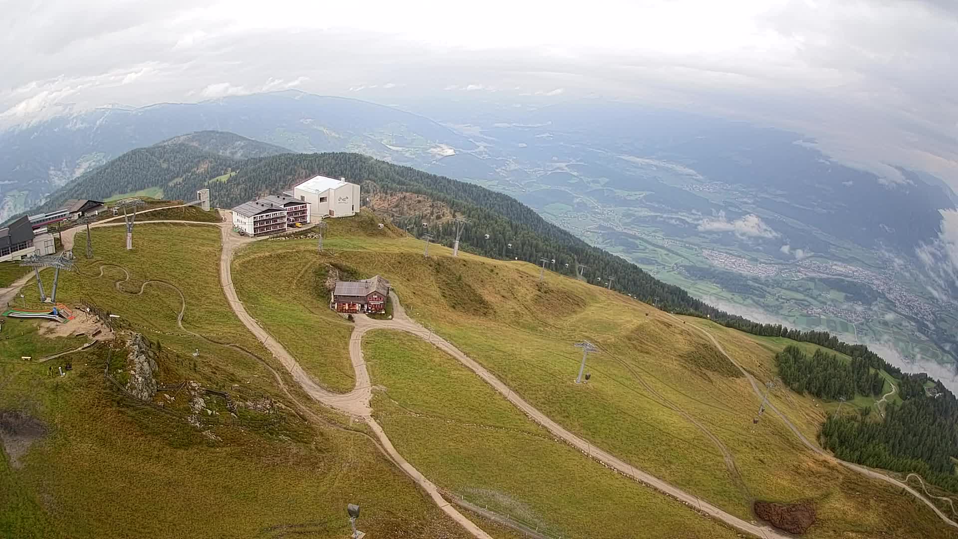 Cima estación de esquí Kronplatz | vista hacia Brunico