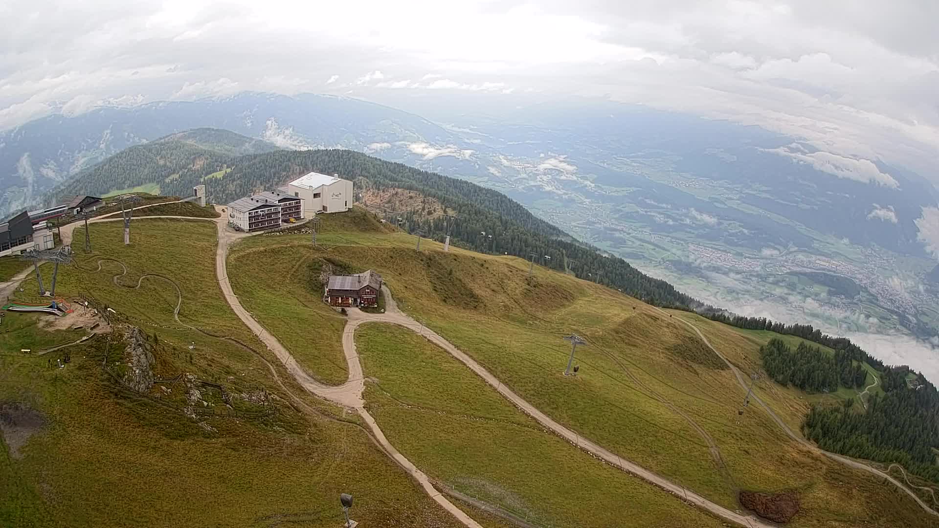 Cima estación de esquí Kronplatz | vista hacia Brunico