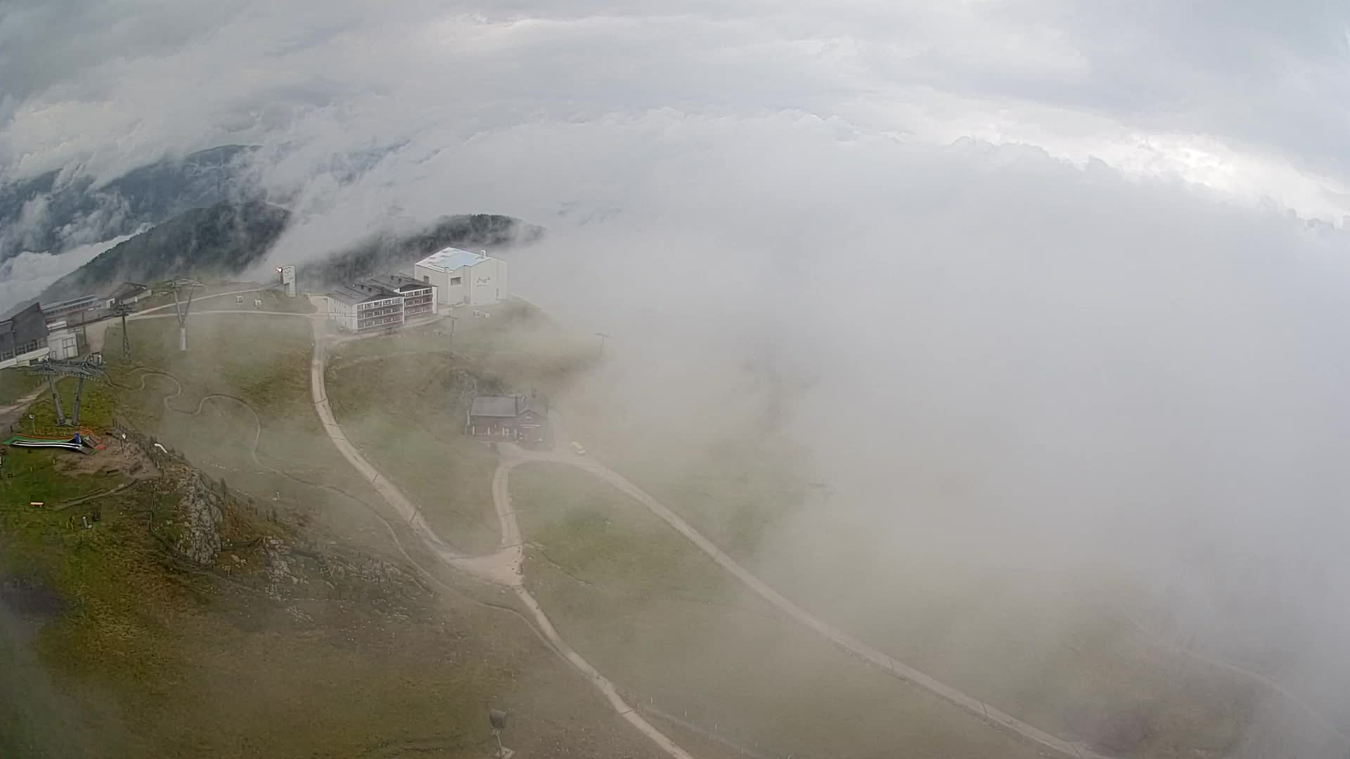 Cima estación de esquí Kronplatz | vista hacia Brunico