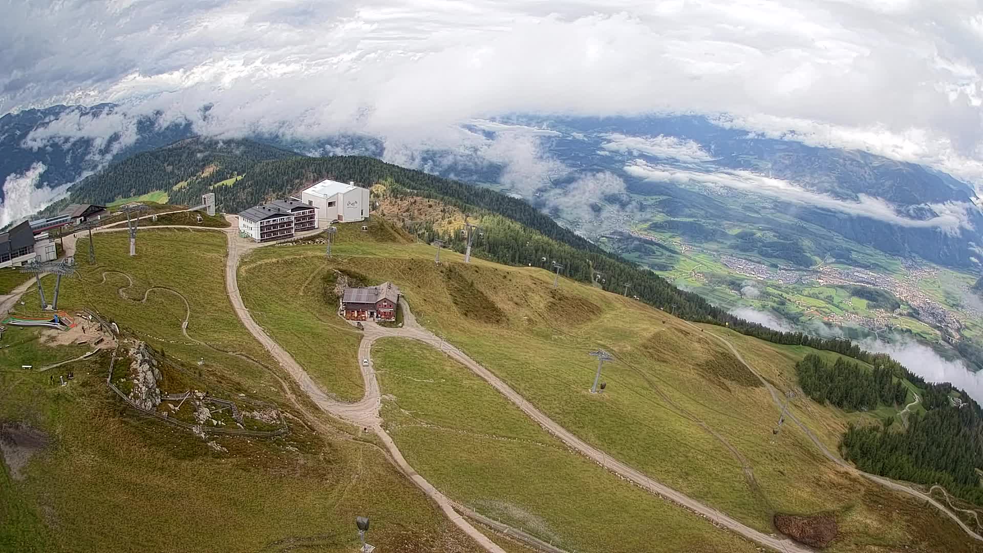 Cima estación de esquí Kronplatz | vista hacia Brunico