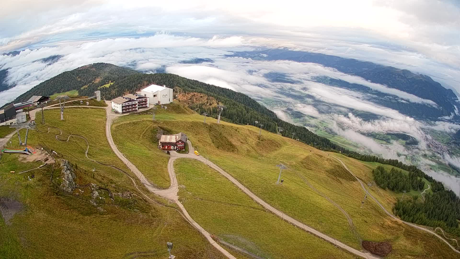 Cima estación de esquí Kronplatz | vista hacia Brunico