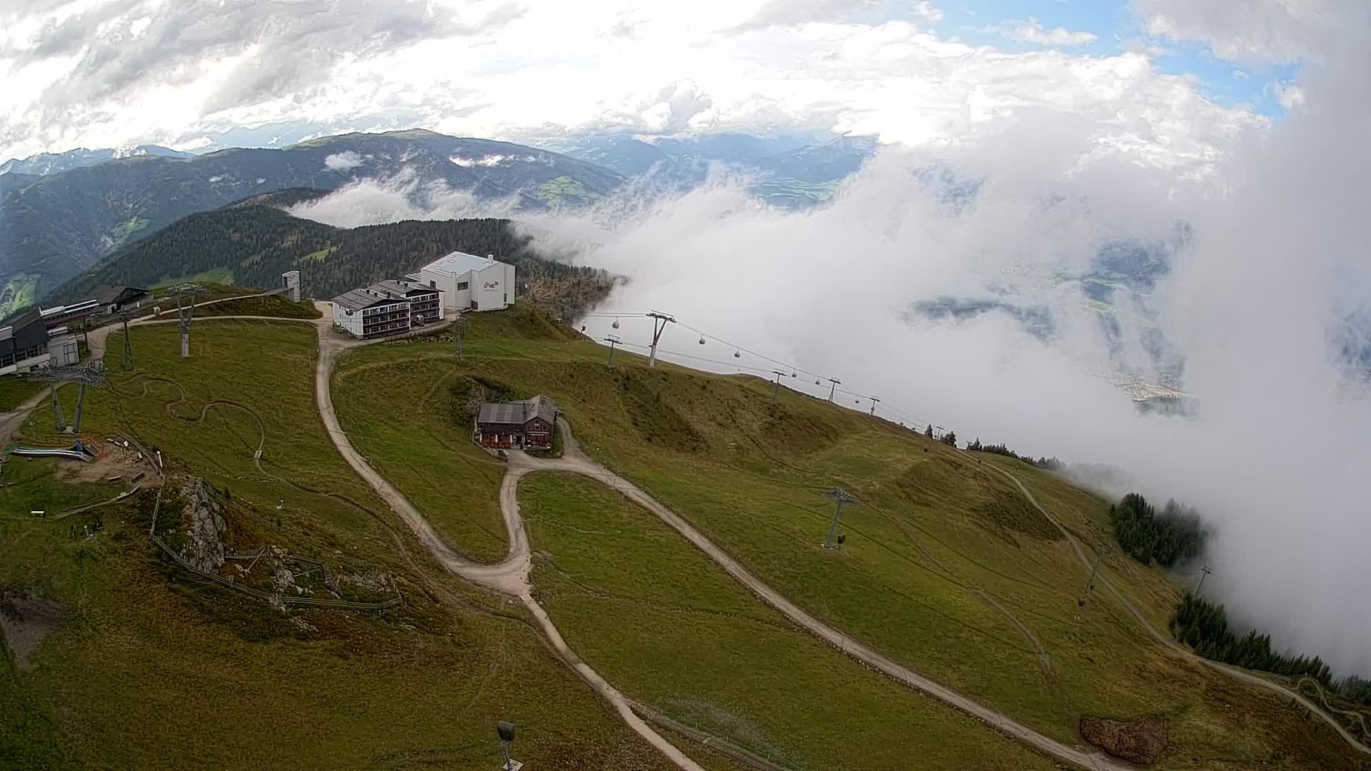 Cima estación de esquí Kronplatz | vista hacia Brunico