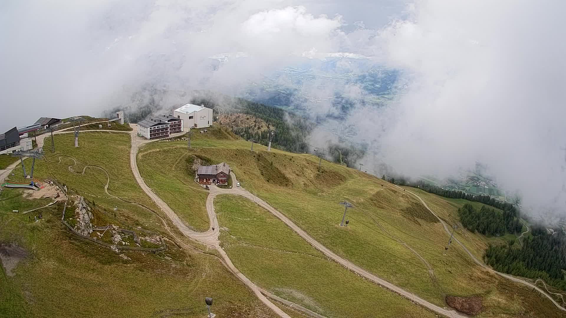 Cima estación de esquí Kronplatz | vista hacia Brunico