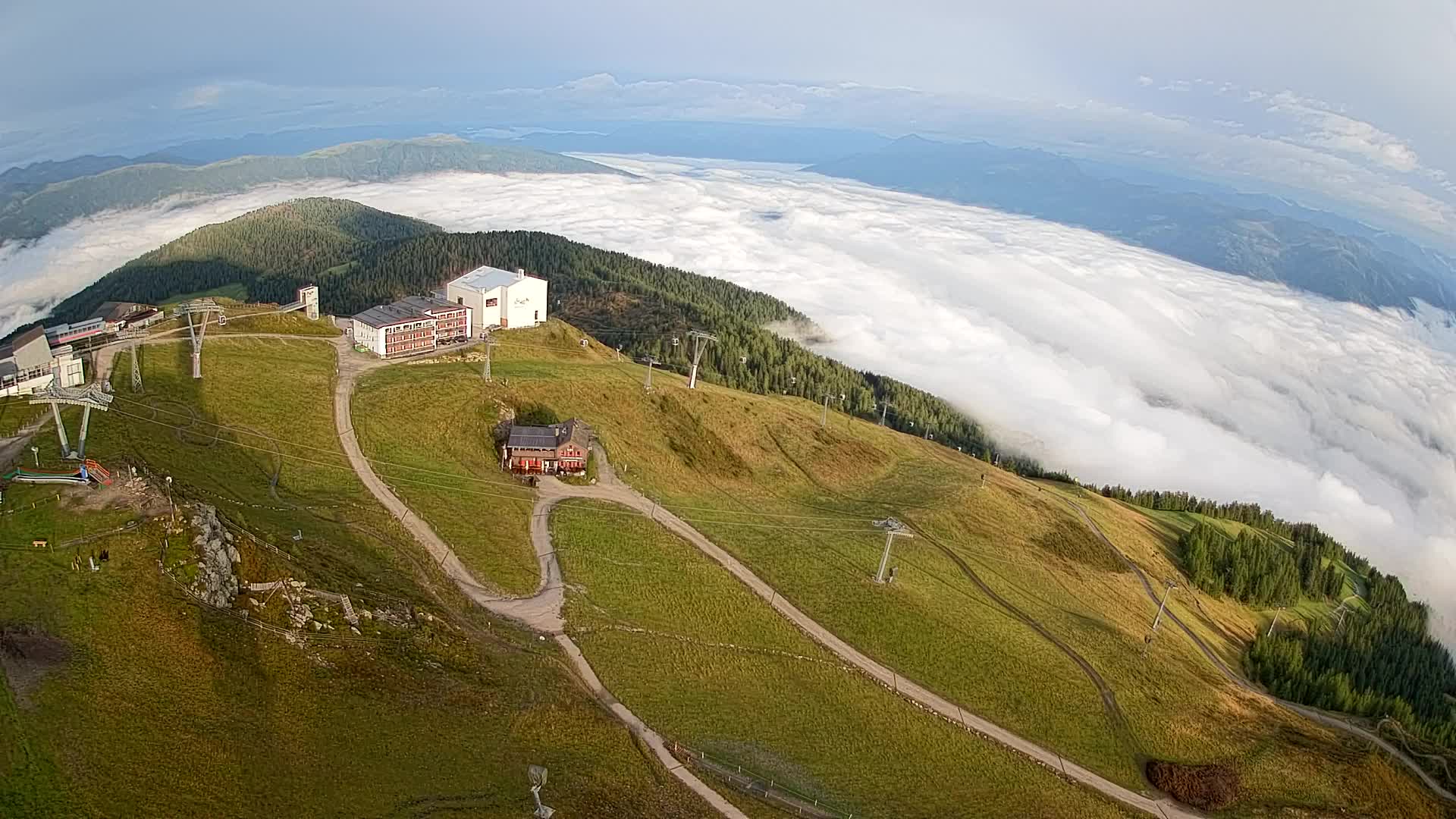 Cima estación de esquí Kronplatz | vista hacia Brunico
