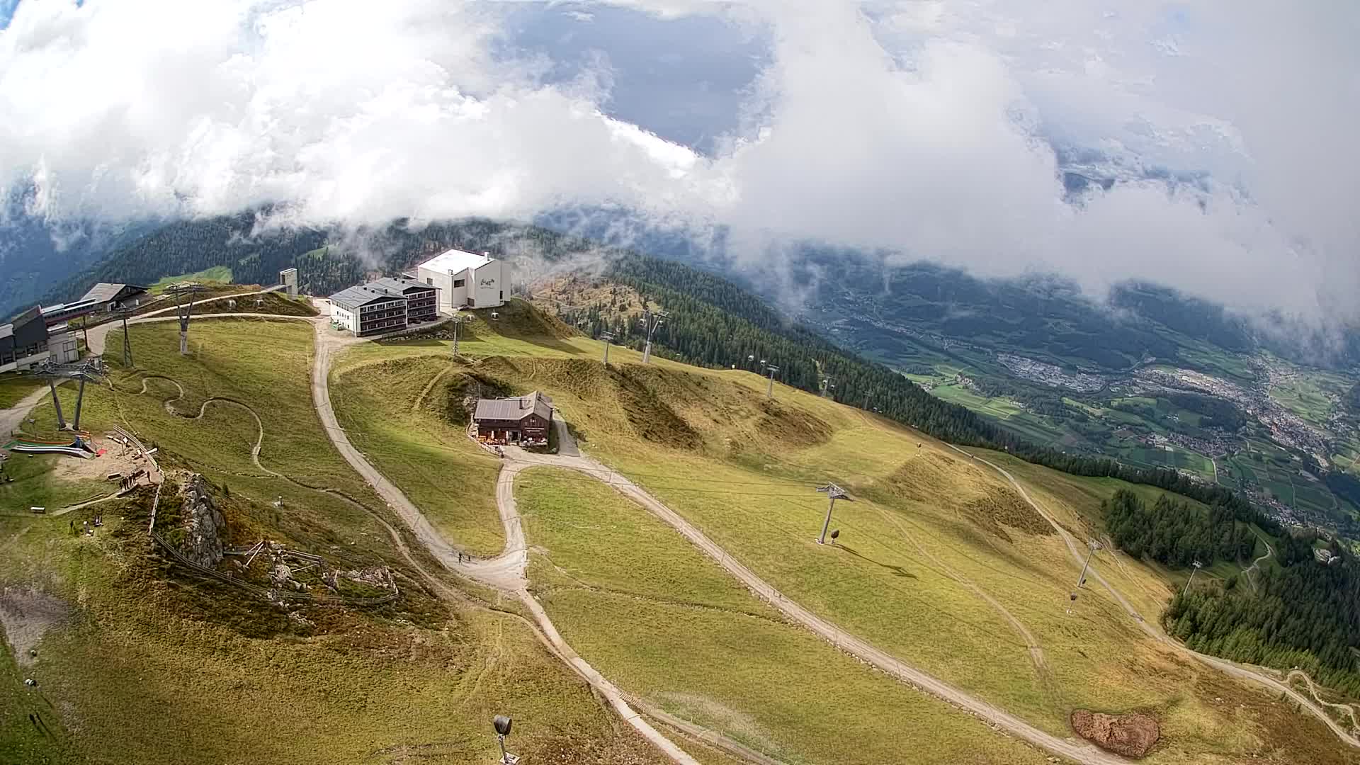 Cima estación de esquí Kronplatz | vista hacia Brunico